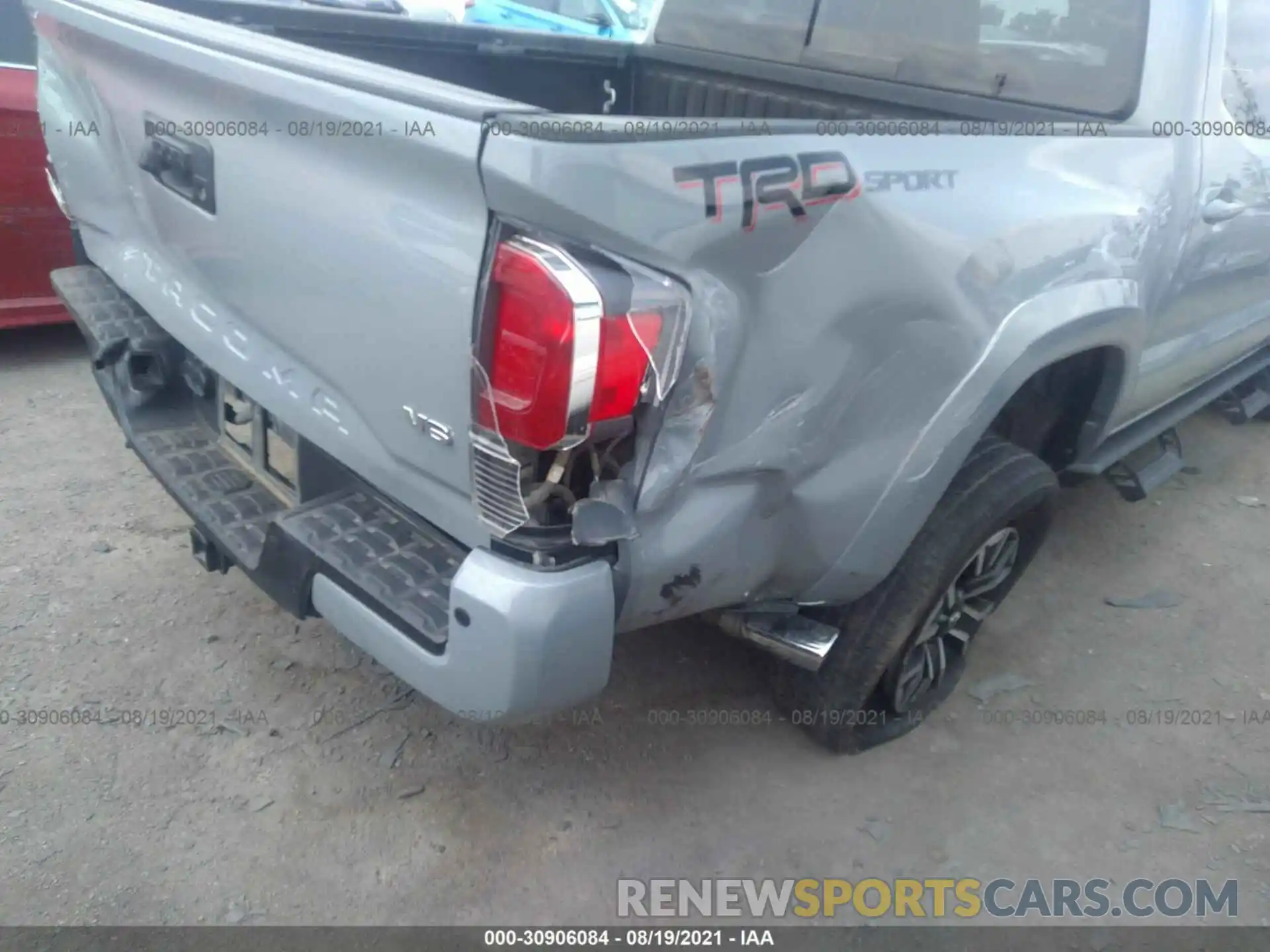 6 Photograph of a damaged car 3TMAZ5CN7LM116568 TOYOTA TACOMA 2WD 2020