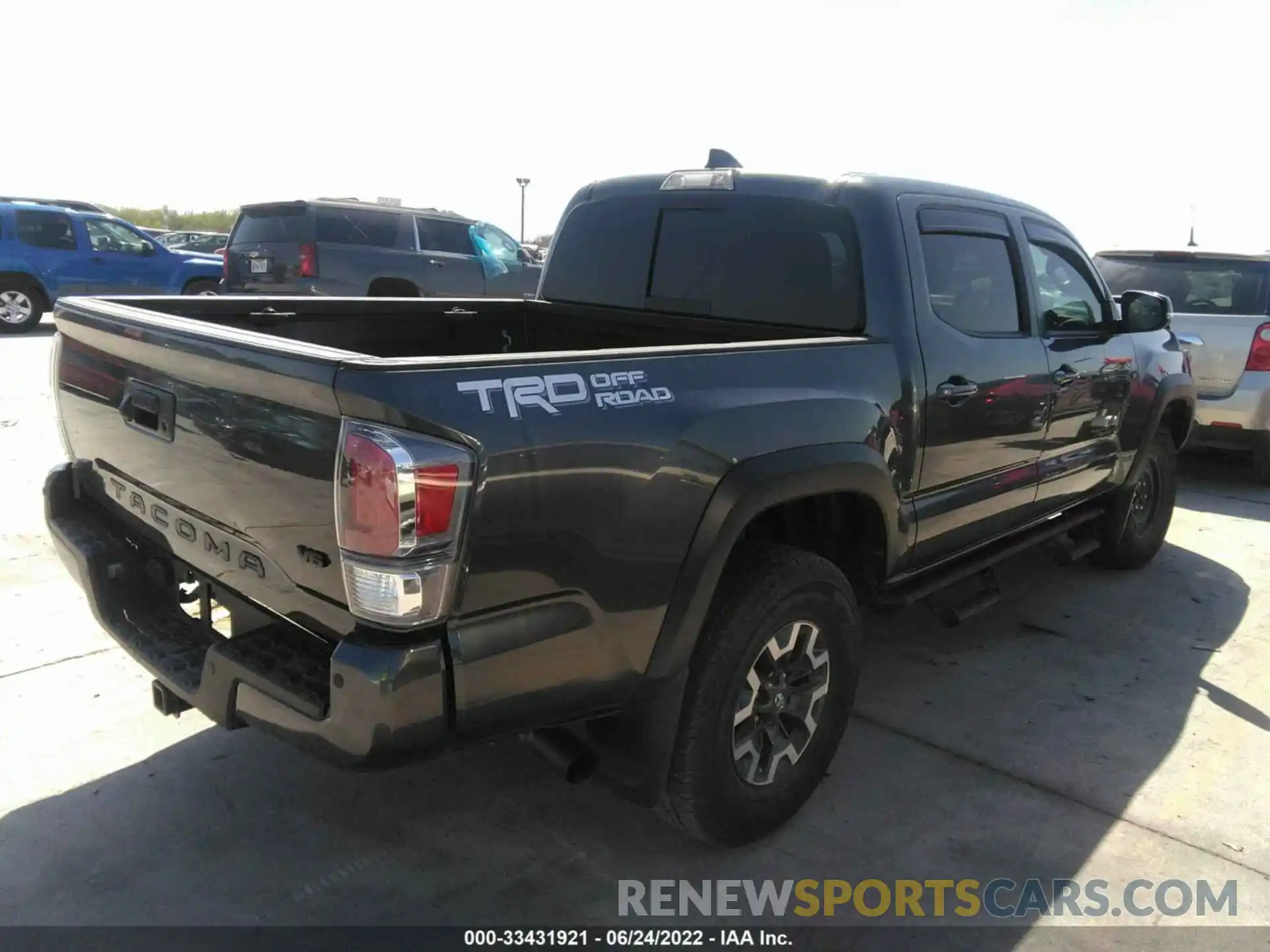 4 Photograph of a damaged car 3TMAZ5CN7LM135346 TOYOTA TACOMA 2WD 2020