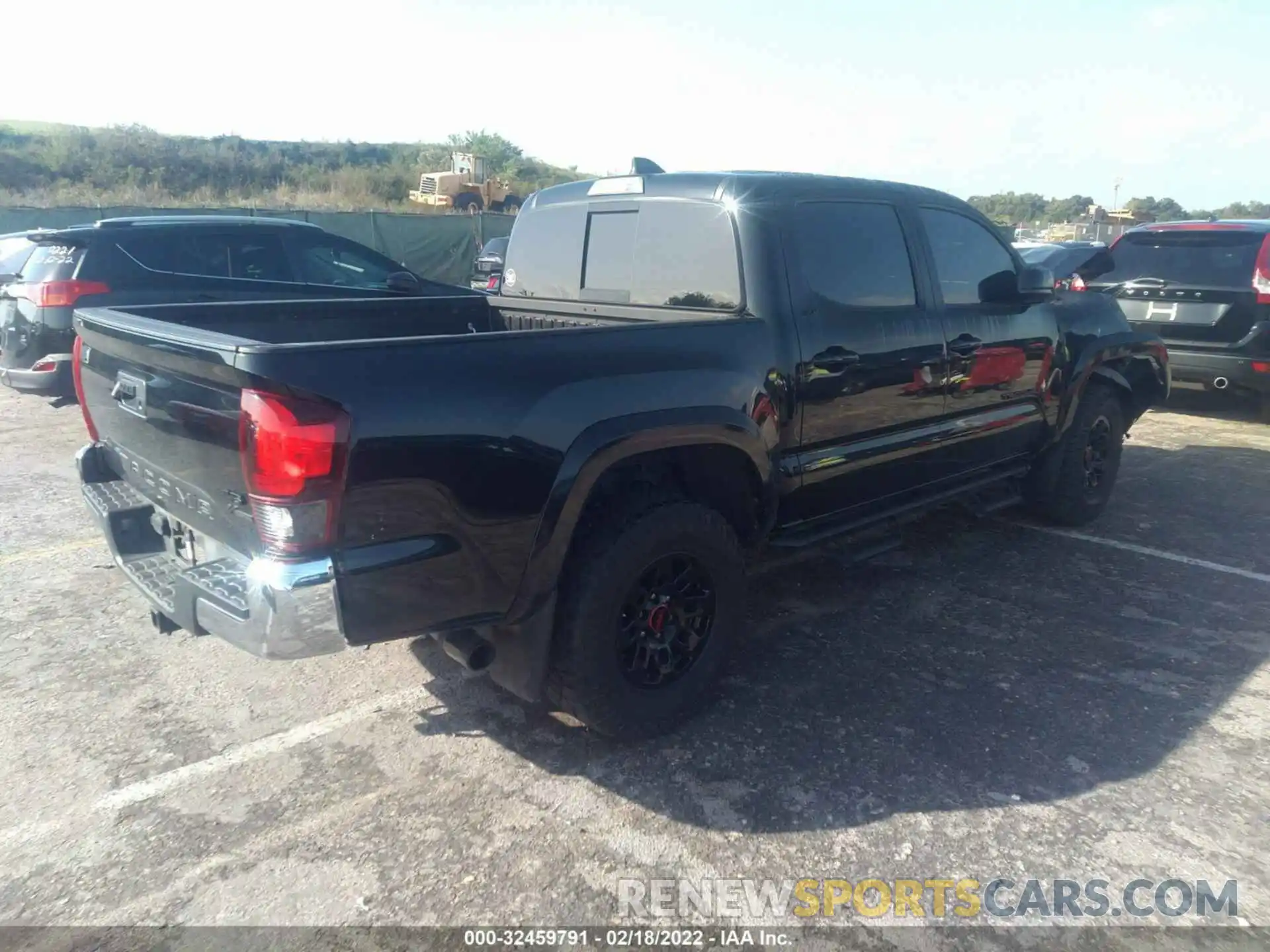 4 Photograph of a damaged car 3TMAZ5CN8LM116658 TOYOTA TACOMA 2WD 2020