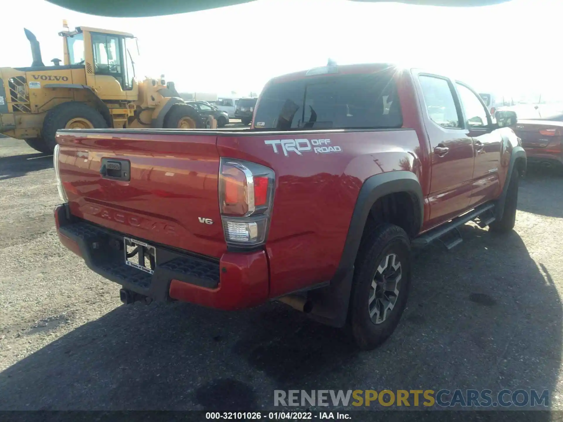 4 Photograph of a damaged car 3TMAZ5CN8LM128566 TOYOTA TACOMA 2WD 2020