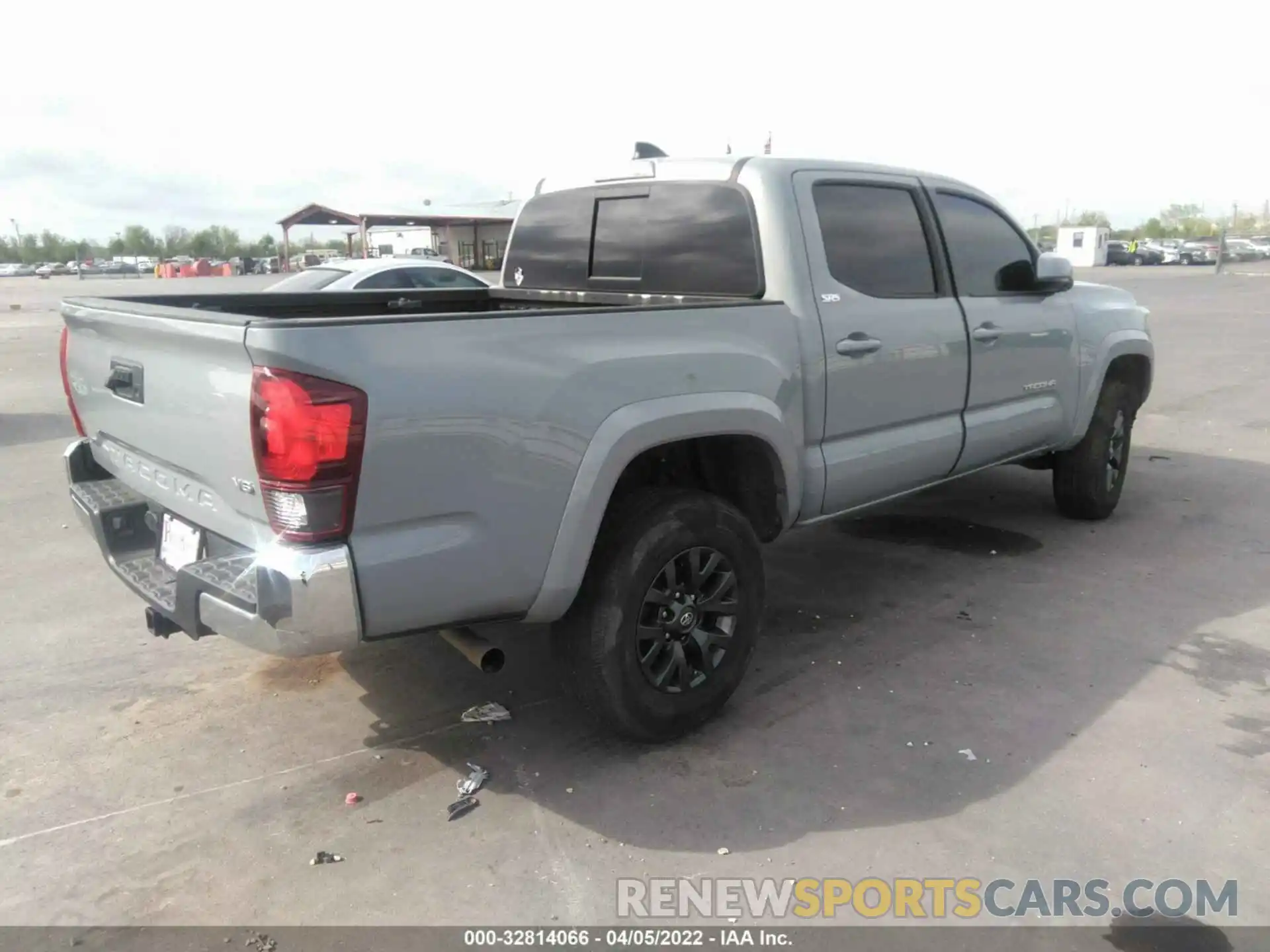 4 Photograph of a damaged car 3TMAZ5CN8LM132438 TOYOTA TACOMA 2WD 2020