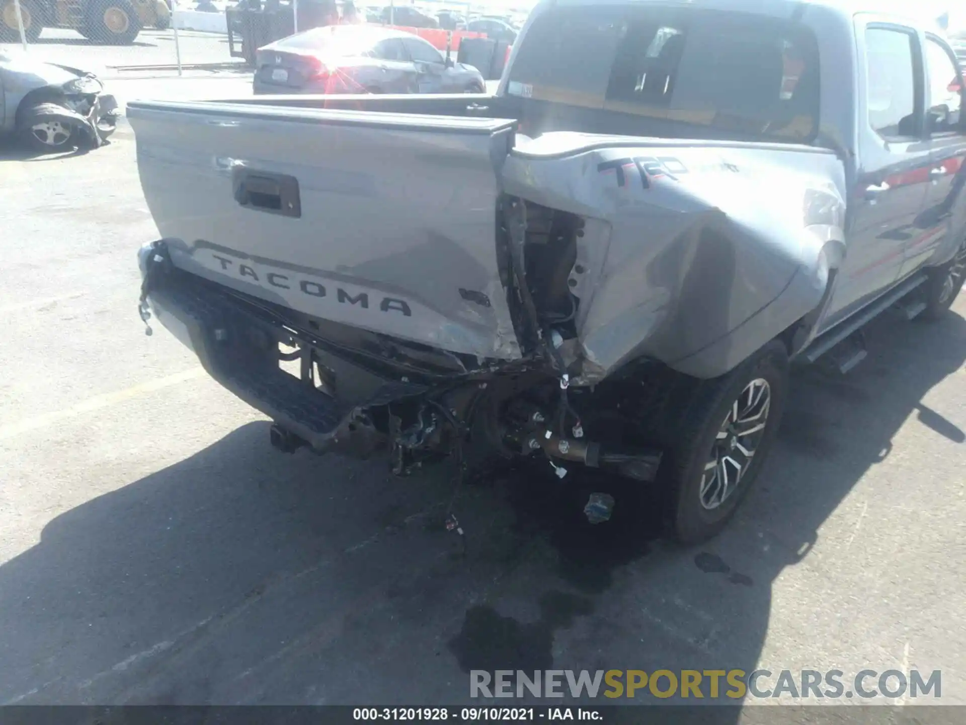 6 Photograph of a damaged car 3TMAZ5CN8LM137431 TOYOTA TACOMA 2WD 2020