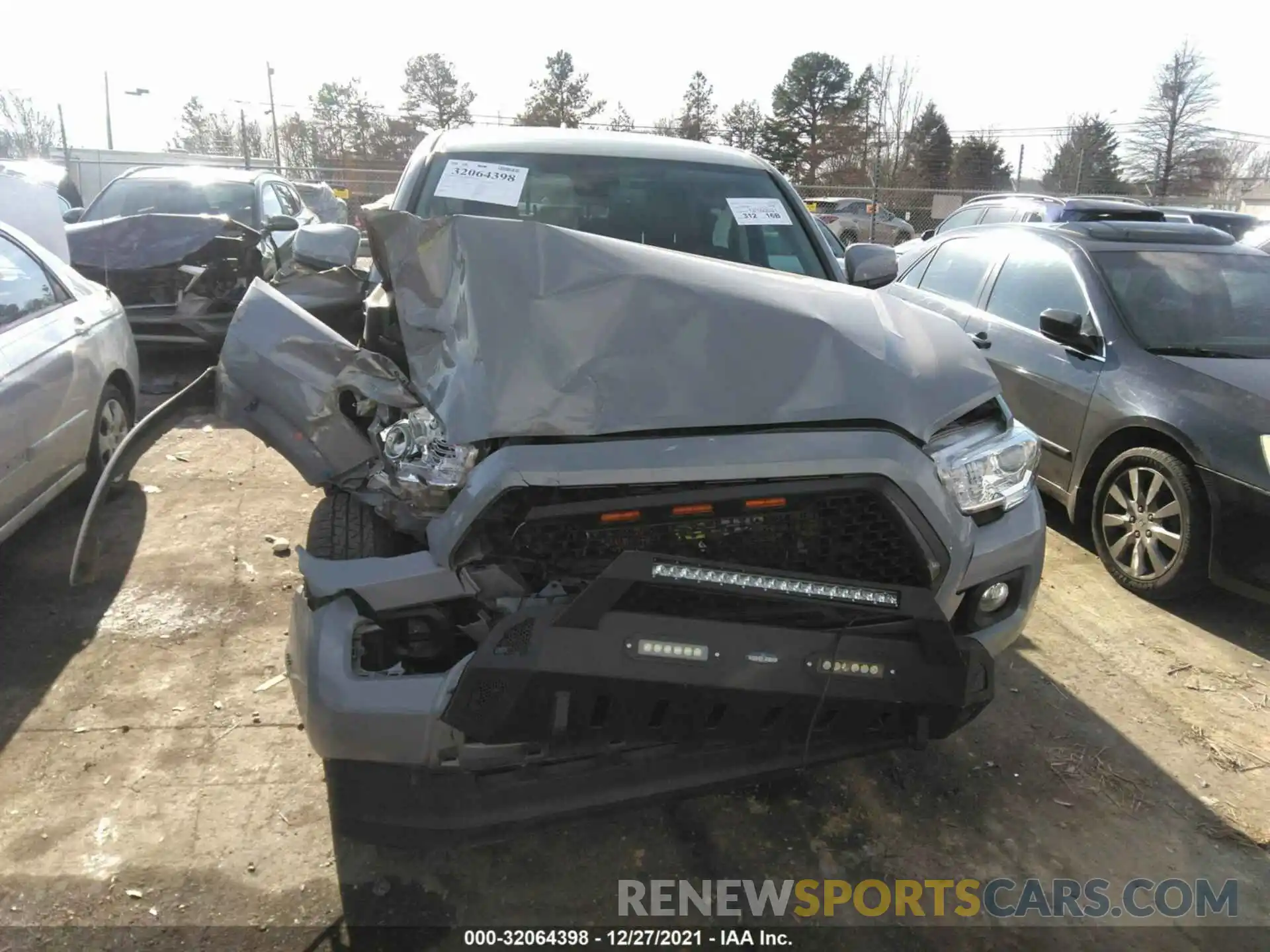 12 Photograph of a damaged car 3TMAZ5CN8LM137901 TOYOTA TACOMA 2WD 2020