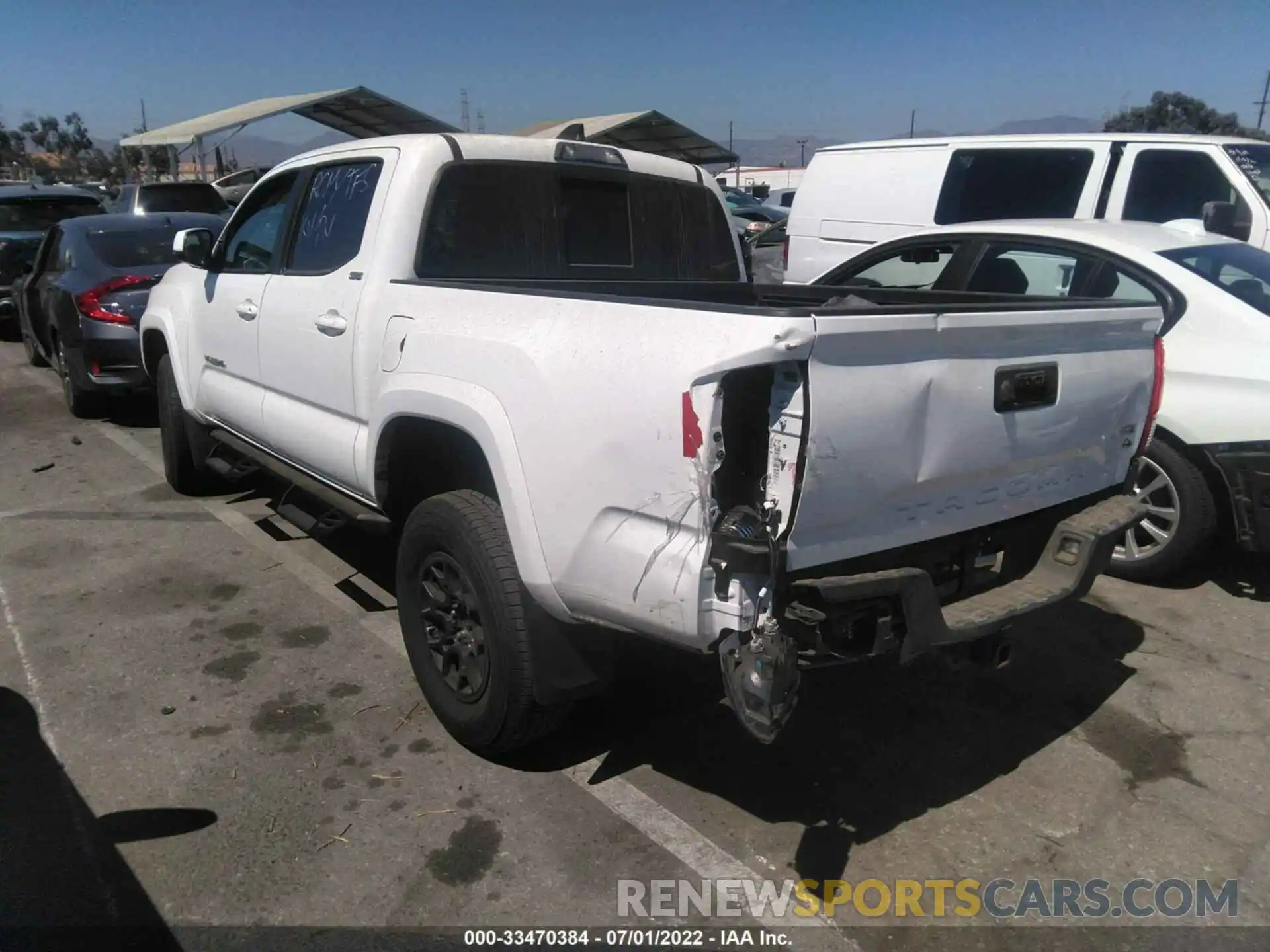 3 Photograph of a damaged car 3TMAZ5CN8LM138689 TOYOTA TACOMA 2WD 2020