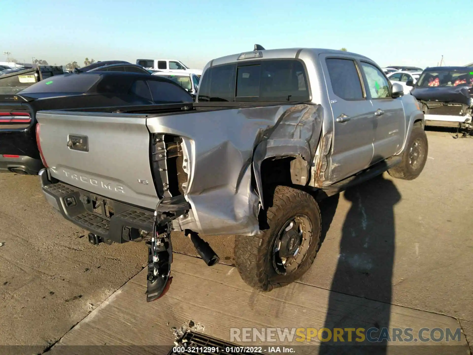 4 Photograph of a damaged car 3TMAZ5CN9LM114935 TOYOTA TACOMA 2WD 2020