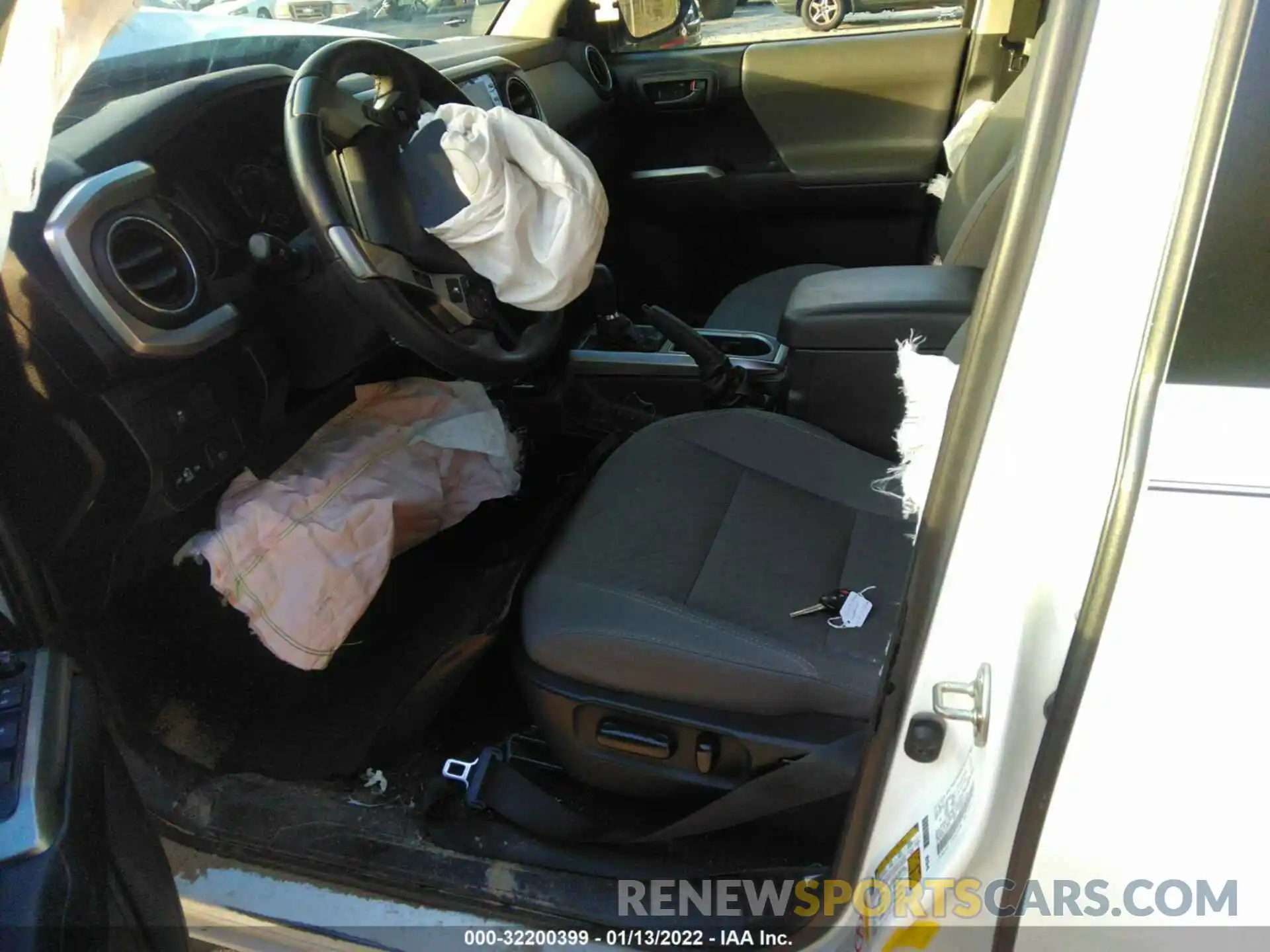 5 Photograph of a damaged car 3TMAZ5CN9LM122579 TOYOTA TACOMA 2WD 2020