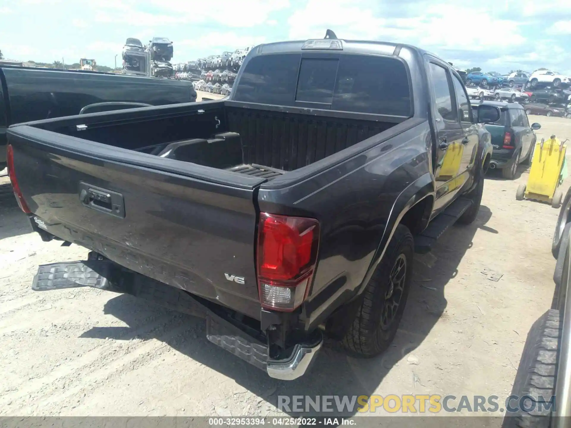 4 Photograph of a damaged car 3TMAZ5CN9LM130469 TOYOTA TACOMA 2WD 2020