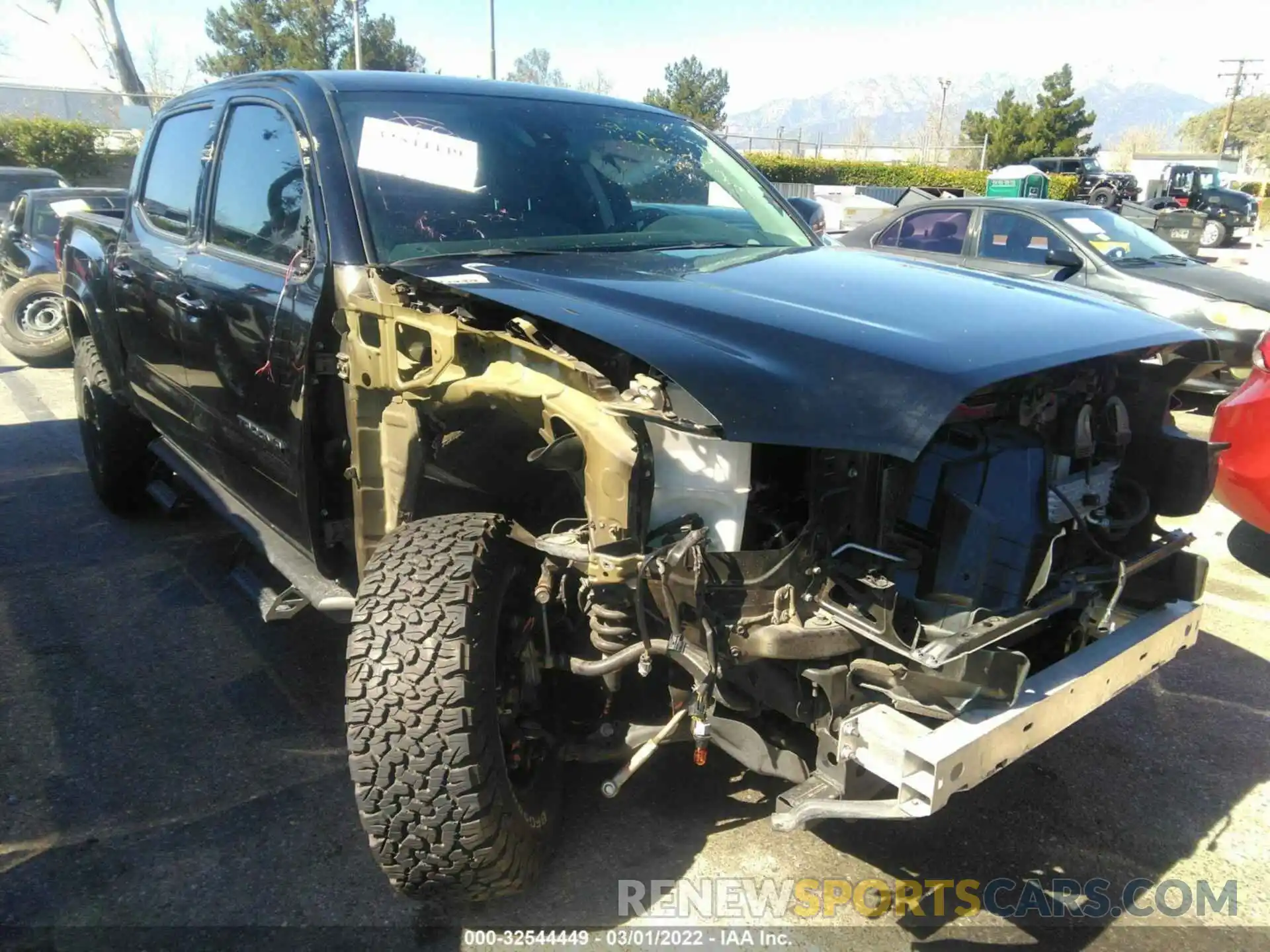 1 Photograph of a damaged car 3TMAZ5CN9LM131640 TOYOTA TACOMA 2WD 2020