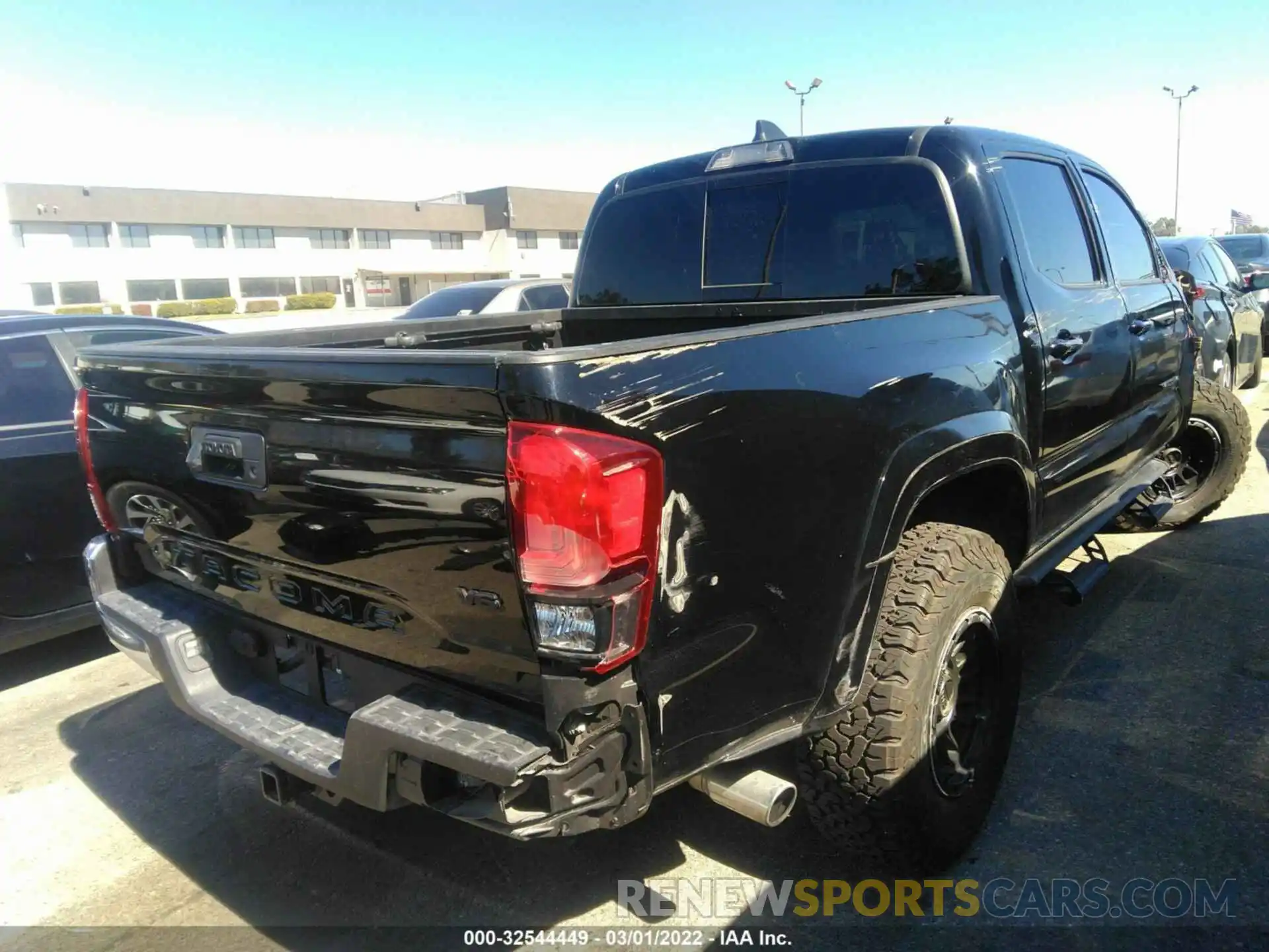 4 Photograph of a damaged car 3TMAZ5CN9LM131640 TOYOTA TACOMA 2WD 2020