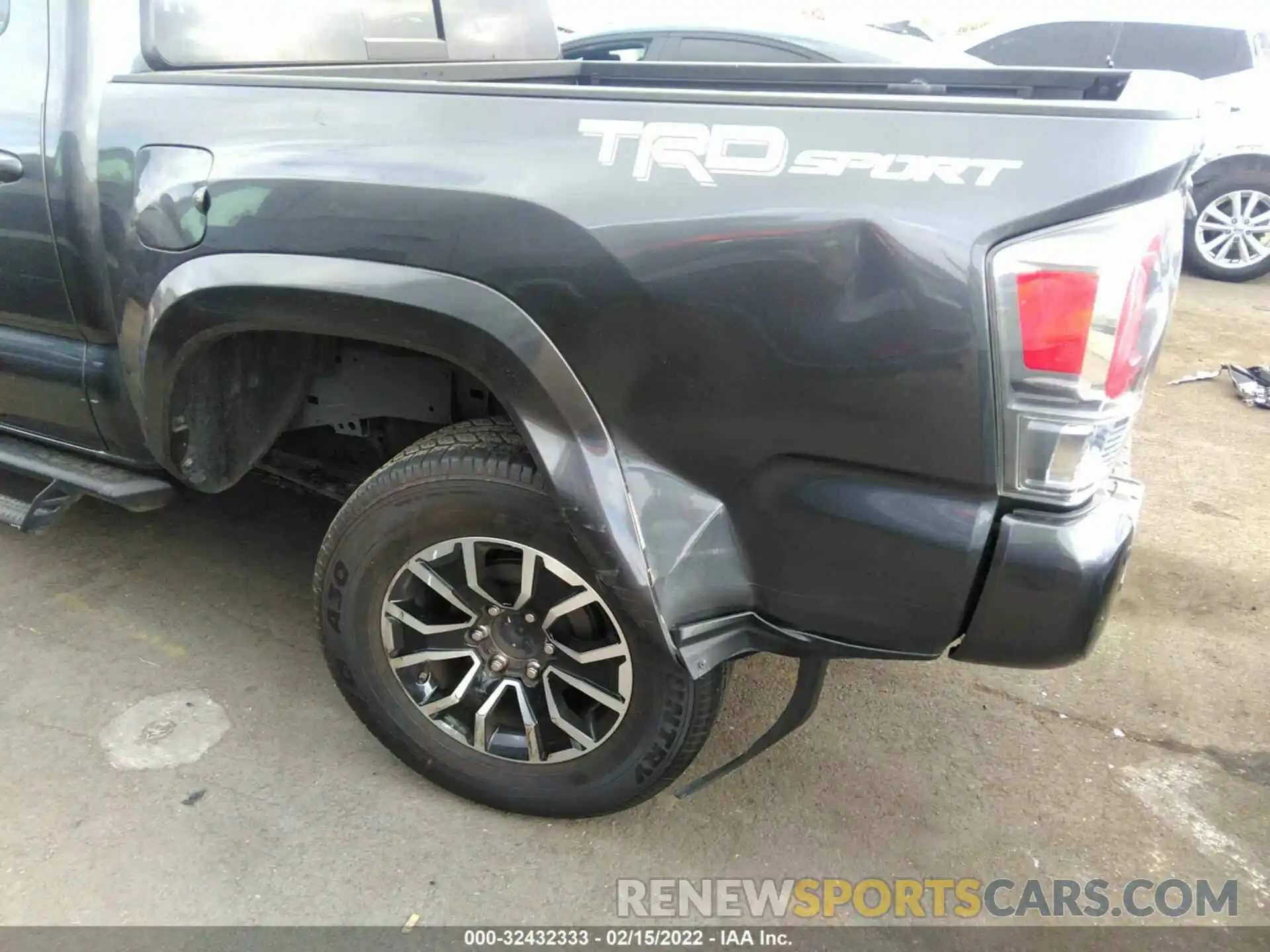 6 Photograph of a damaged car 3TMAZ5CN9LM131833 TOYOTA TACOMA 2WD 2020