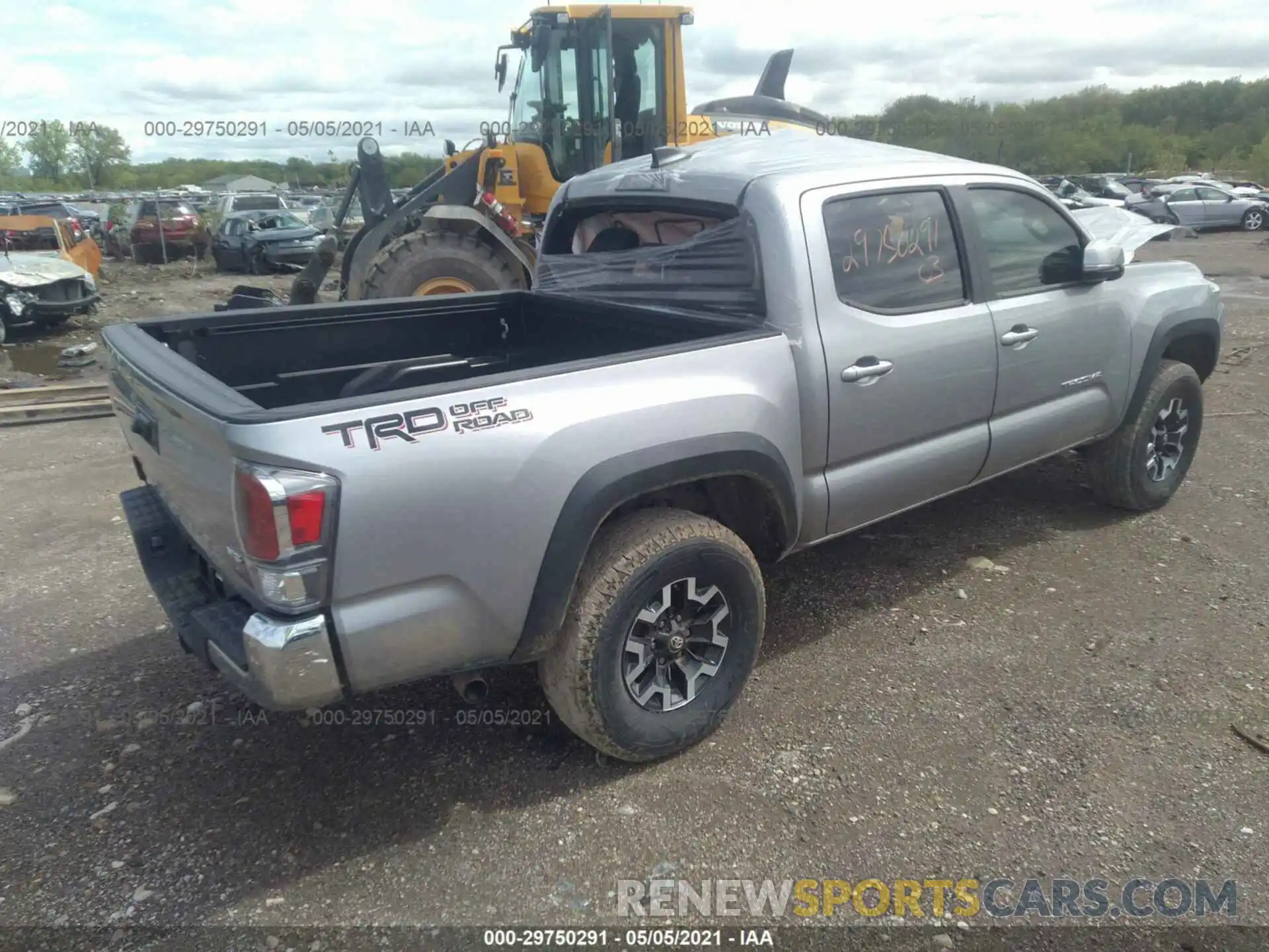 4 Photograph of a damaged car 3TMAZ5CN9LM133405 TOYOTA TACOMA 2WD 2020