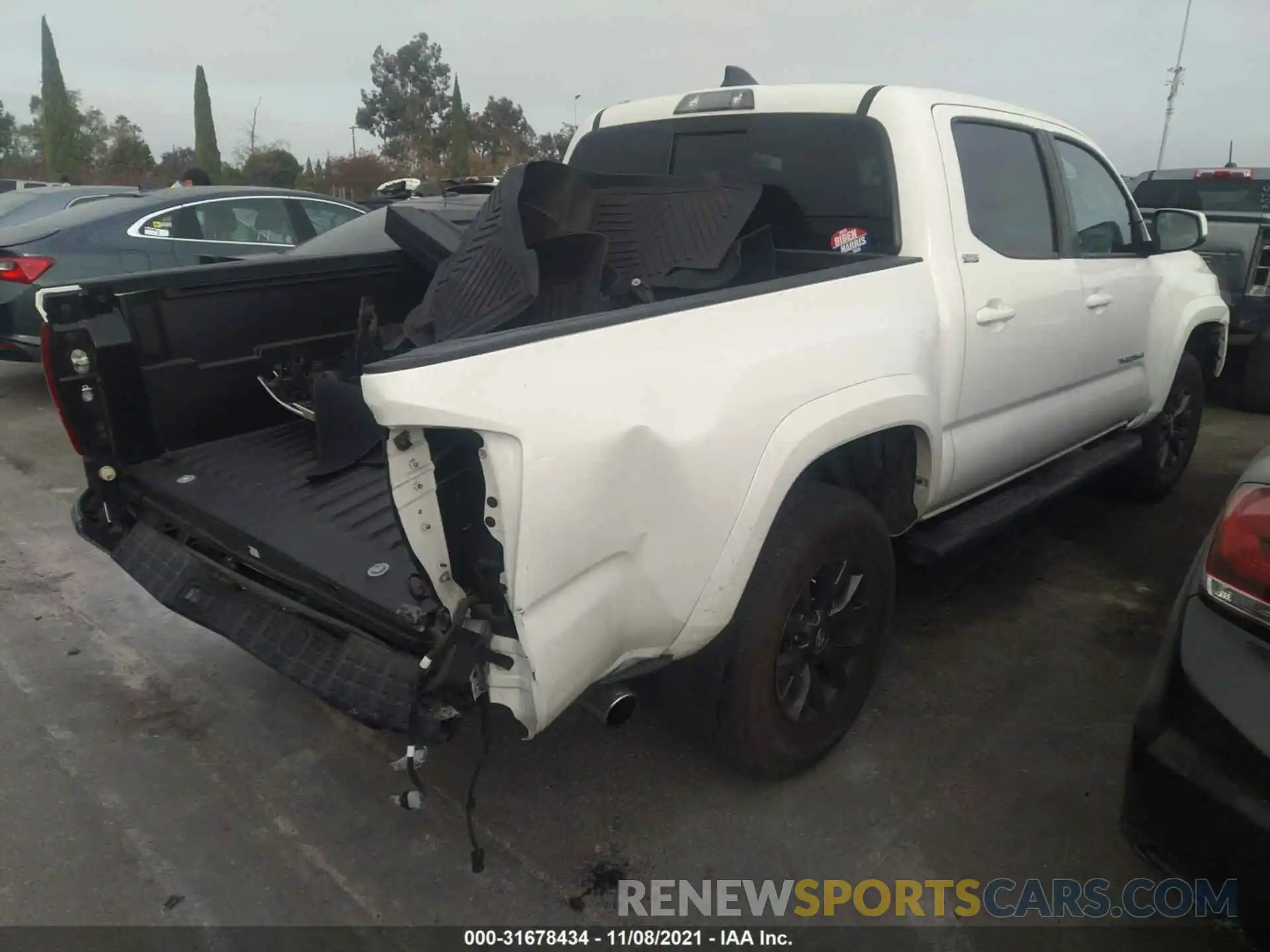 4 Photograph of a damaged car 3TMAZ5CN9LM135736 TOYOTA TACOMA 2WD 2020