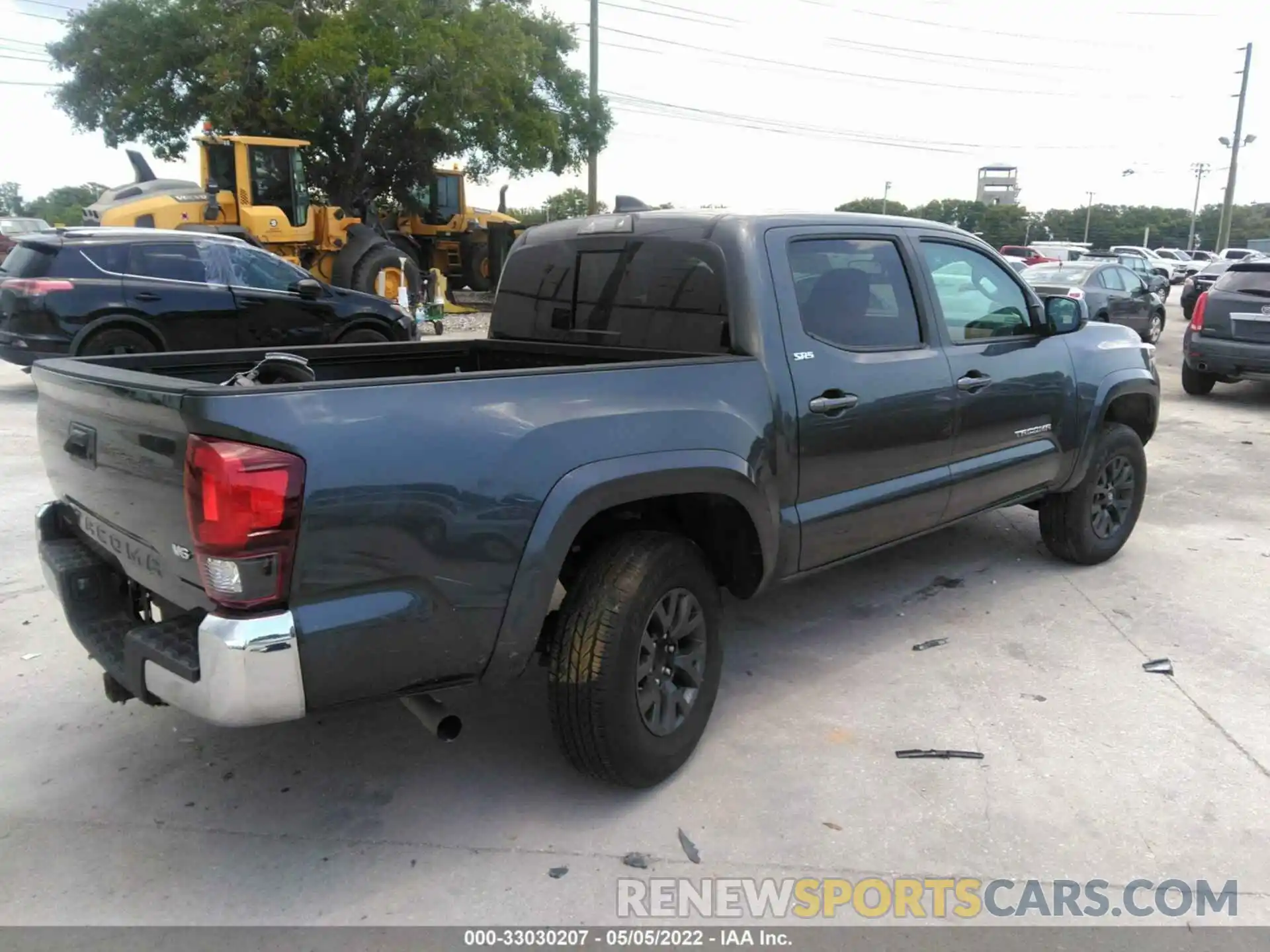 4 Photograph of a damaged car 3TMAZ5CN9LM138216 TOYOTA TACOMA 2WD 2020