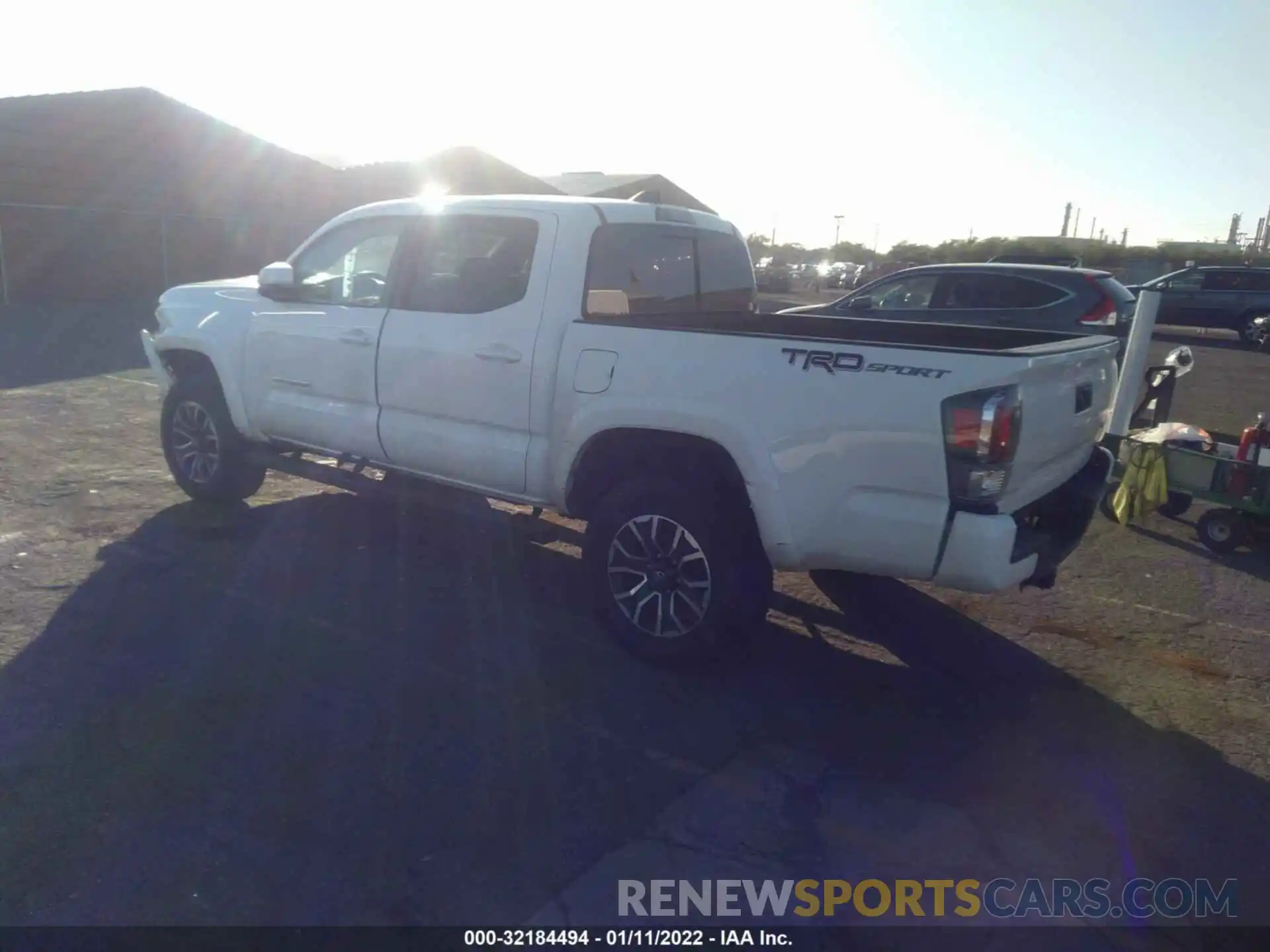 3 Photograph of a damaged car 3TMAZ5CNXLM123742 TOYOTA TACOMA 2WD 2020