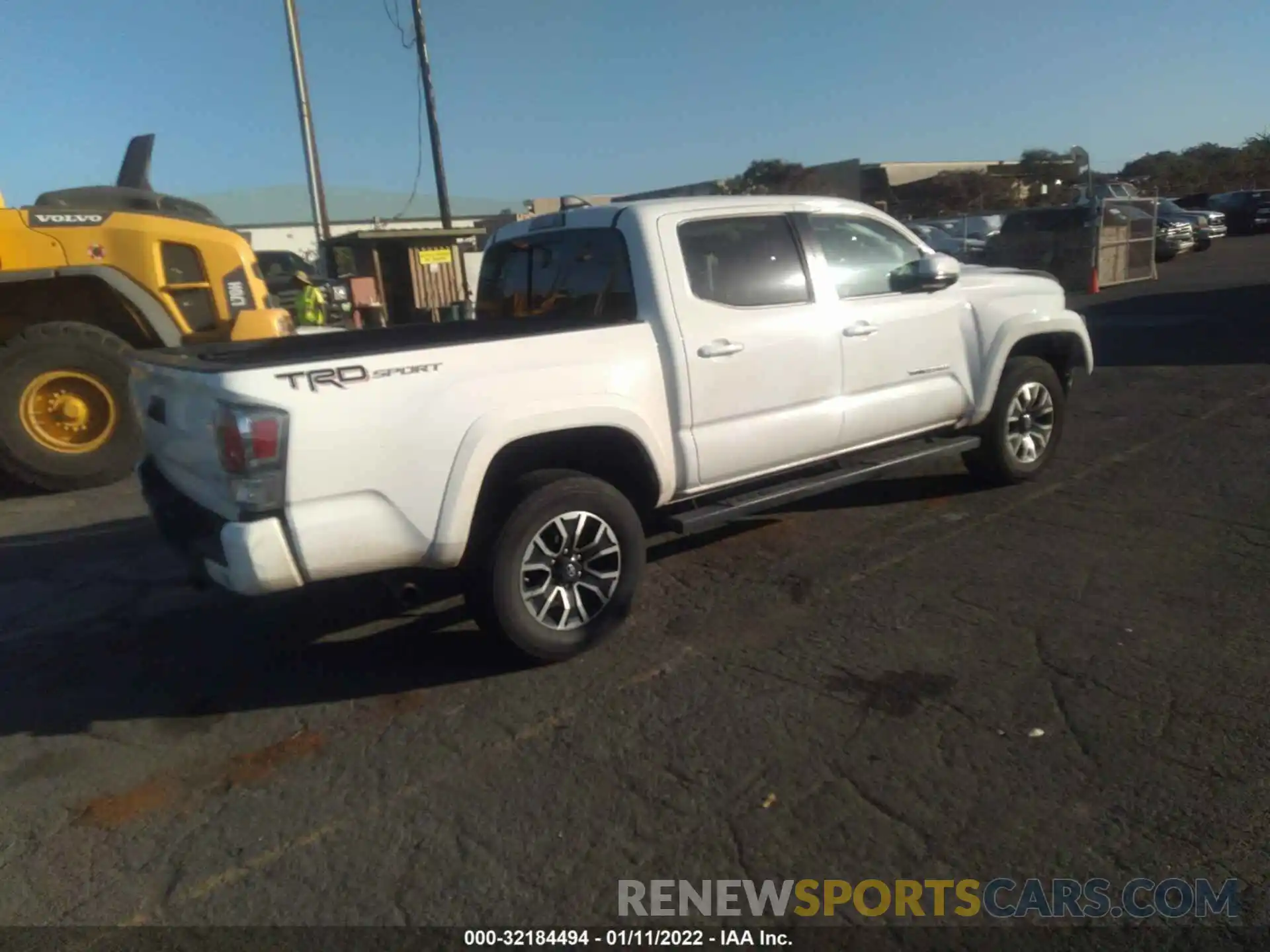 4 Photograph of a damaged car 3TMAZ5CNXLM123742 TOYOTA TACOMA 2WD 2020