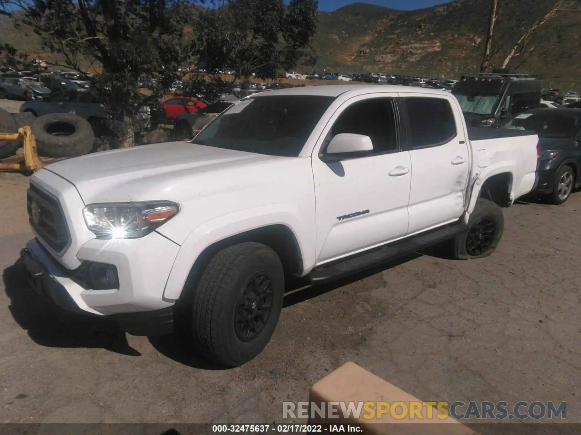 2 Photograph of a damaged car 3TMAZ5CNXLM125006 TOYOTA TACOMA 2WD 2020