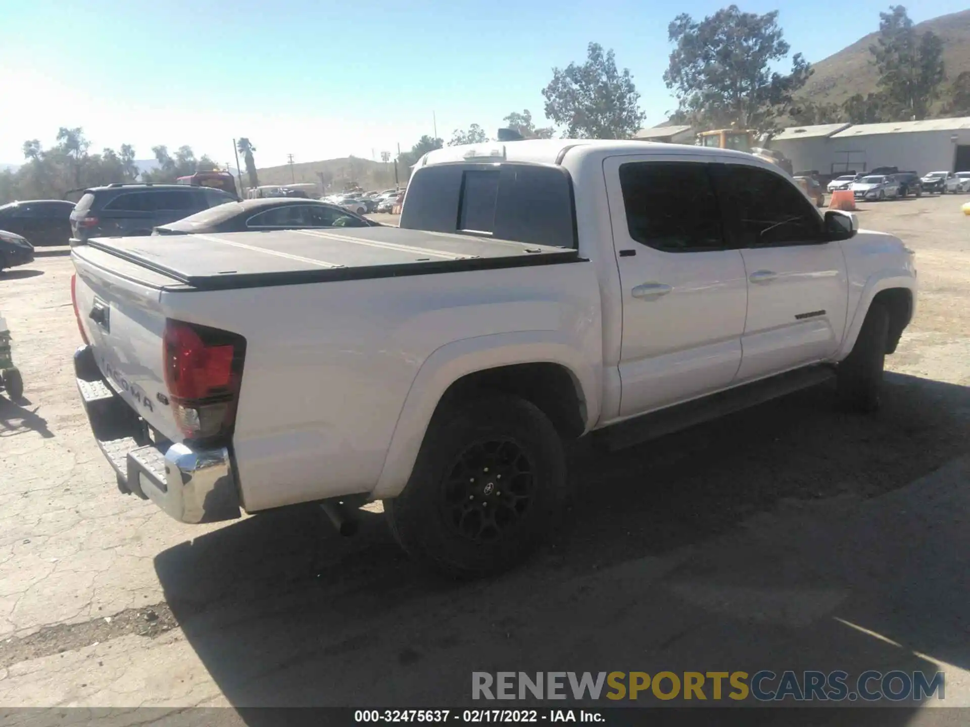 4 Photograph of a damaged car 3TMAZ5CNXLM125006 TOYOTA TACOMA 2WD 2020