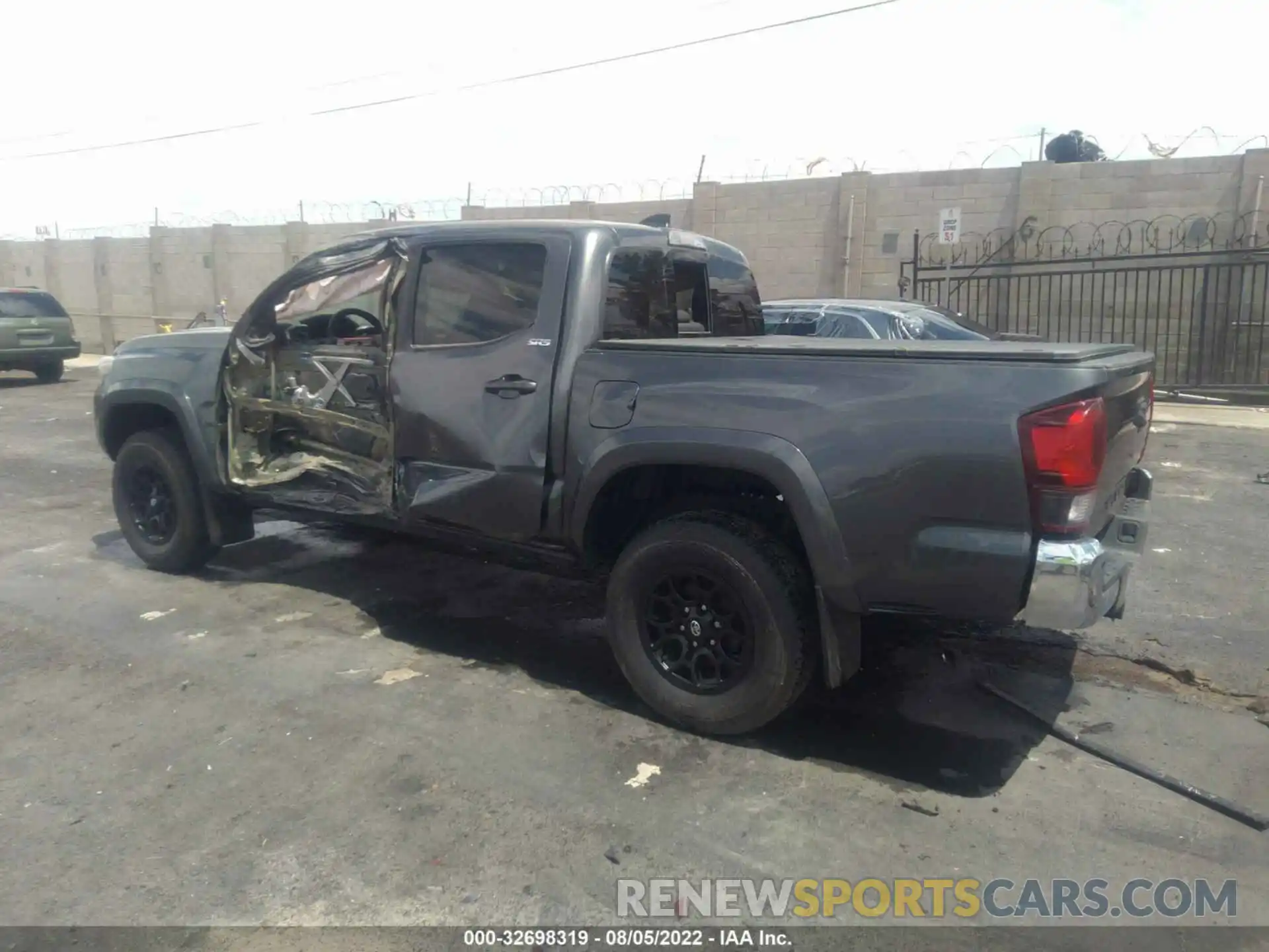 3 Photograph of a damaged car 3TMAZ5CNXLM126382 TOYOTA TACOMA 2WD 2020