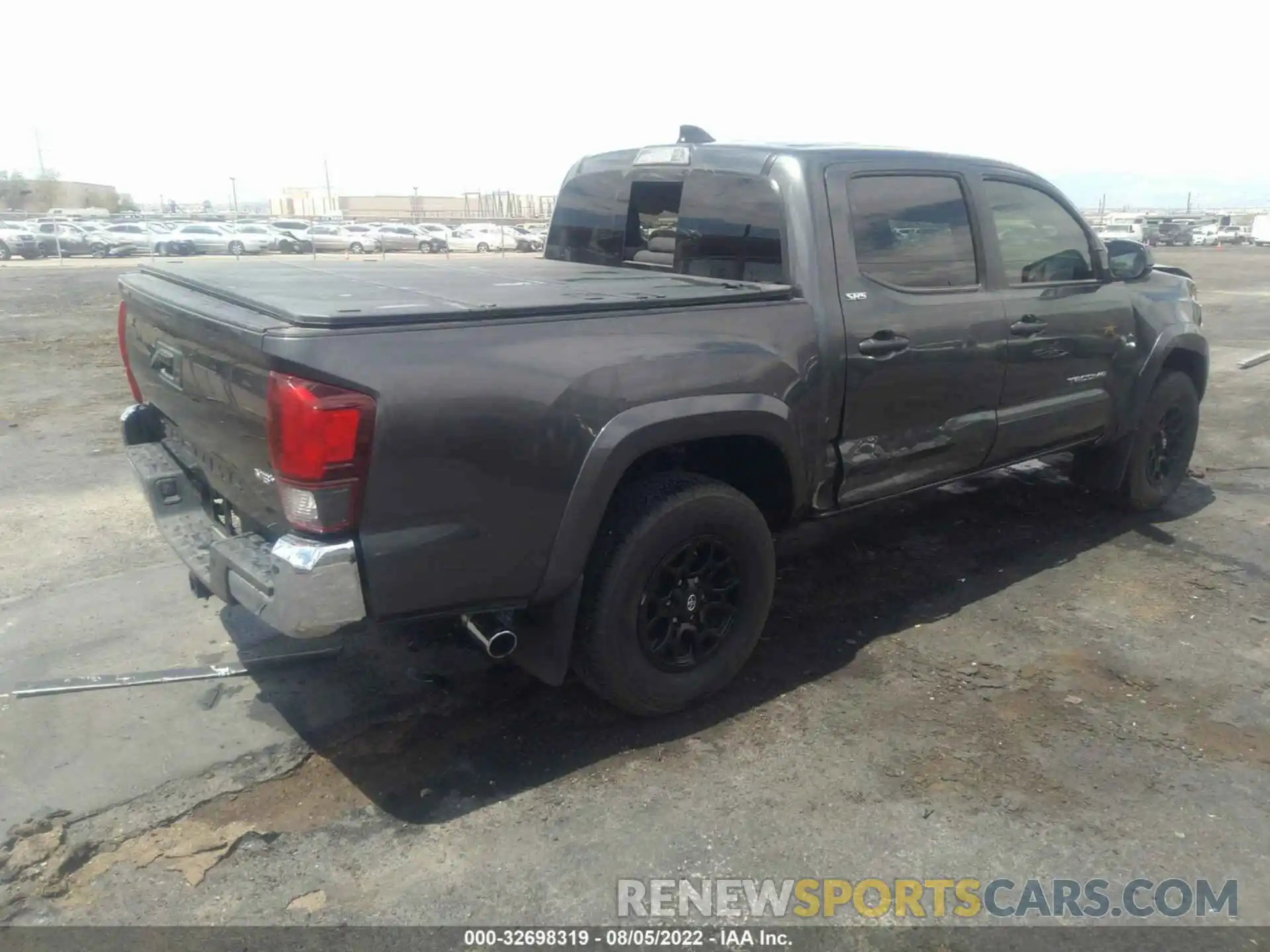 4 Photograph of a damaged car 3TMAZ5CNXLM126382 TOYOTA TACOMA 2WD 2020