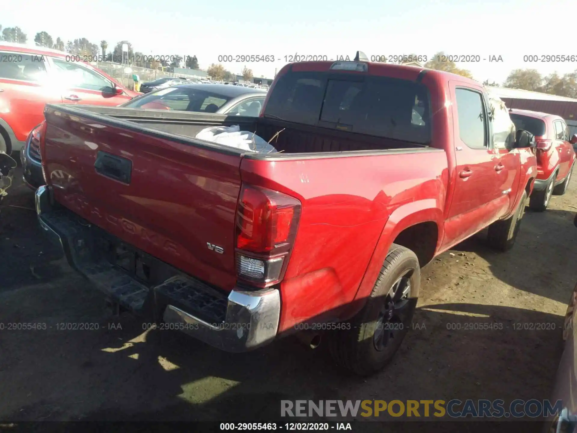 4 Photograph of a damaged car 3TMAZ5CNXLM126687 TOYOTA TACOMA 2WD 2020