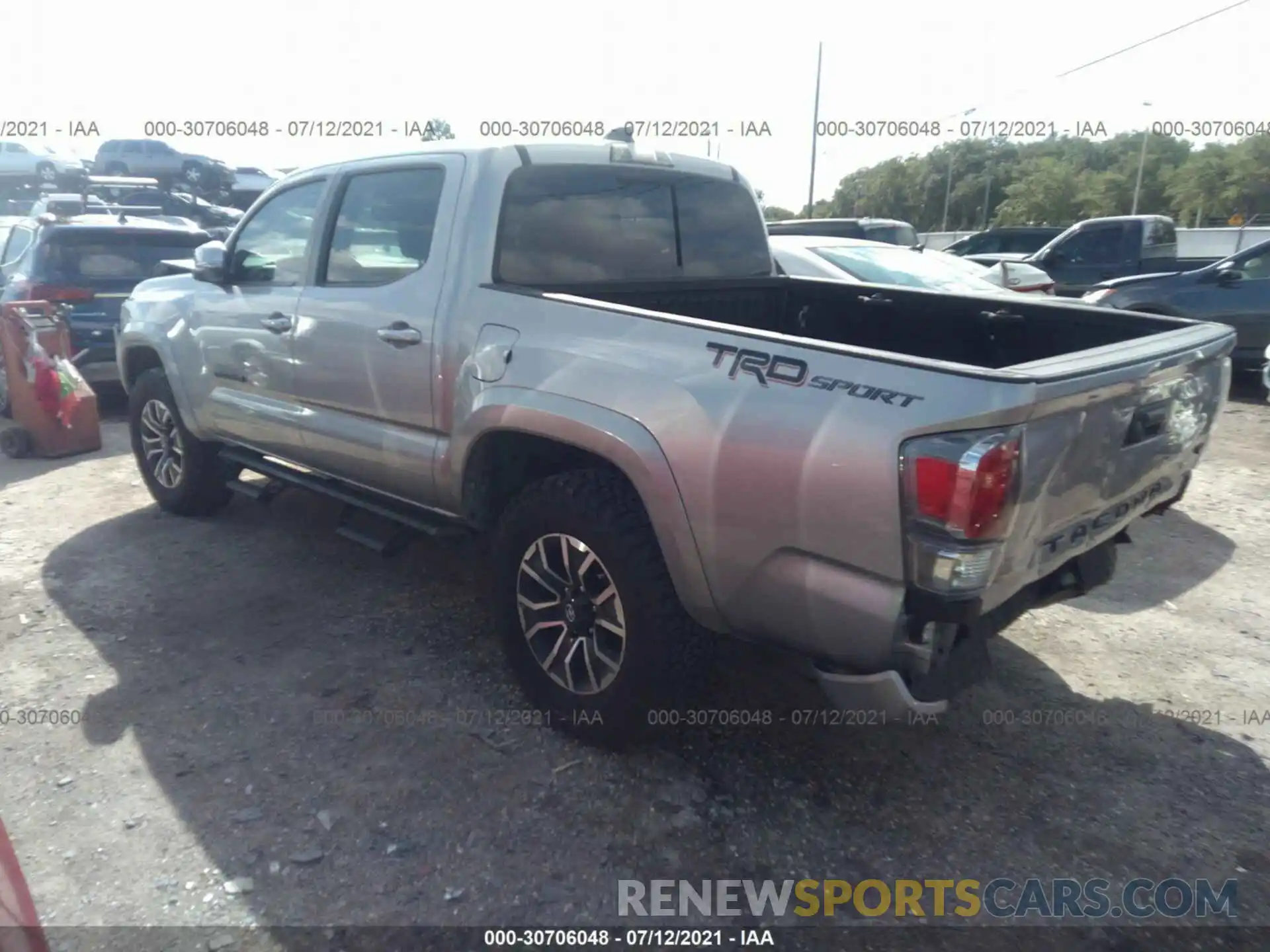 3 Photograph of a damaged car 3TMAZ5CNXLM133140 TOYOTA TACOMA 2WD 2020