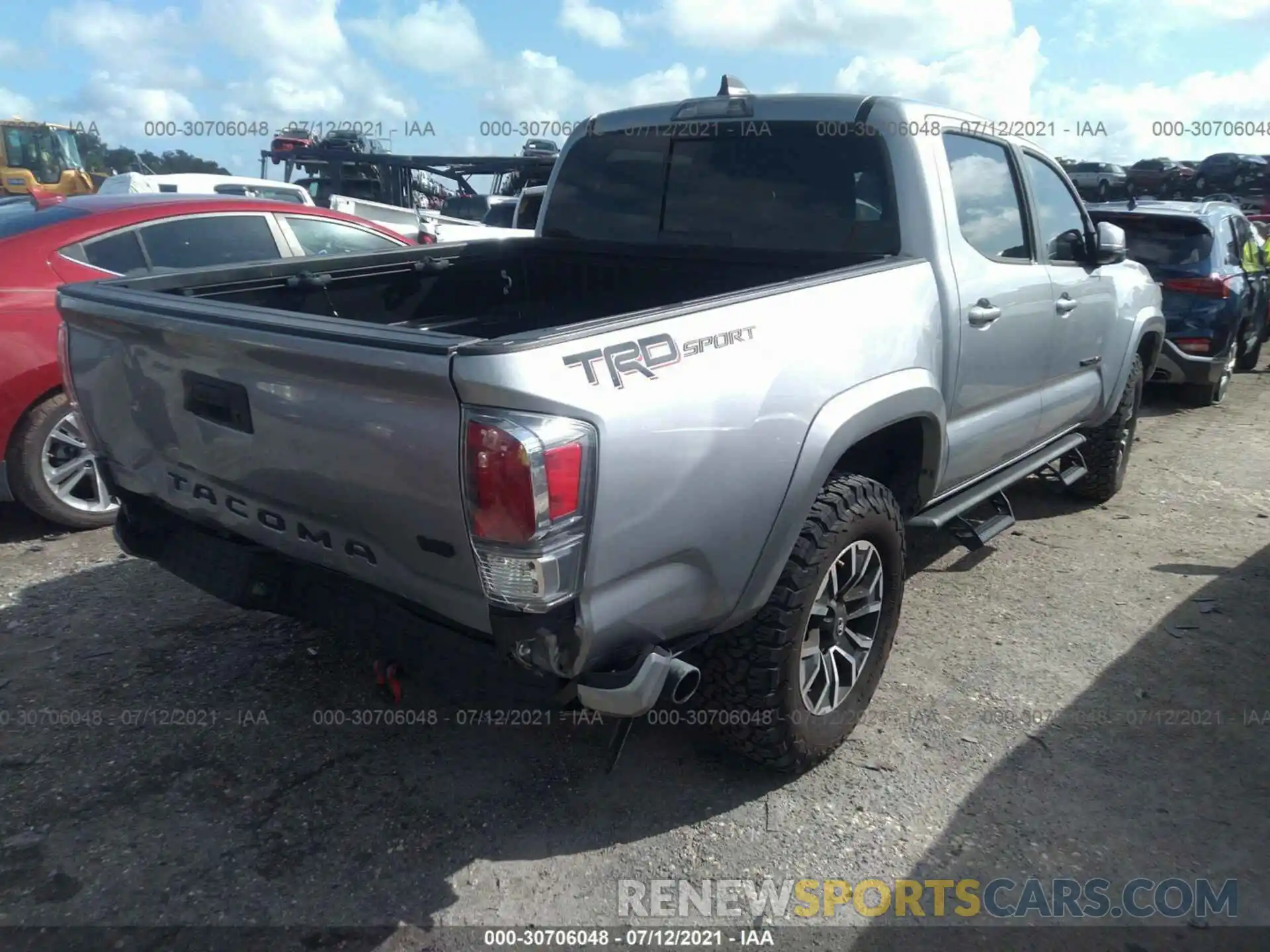 4 Фотография поврежденного автомобиля 3TMAZ5CNXLM133140 TOYOTA TACOMA 2WD 2020