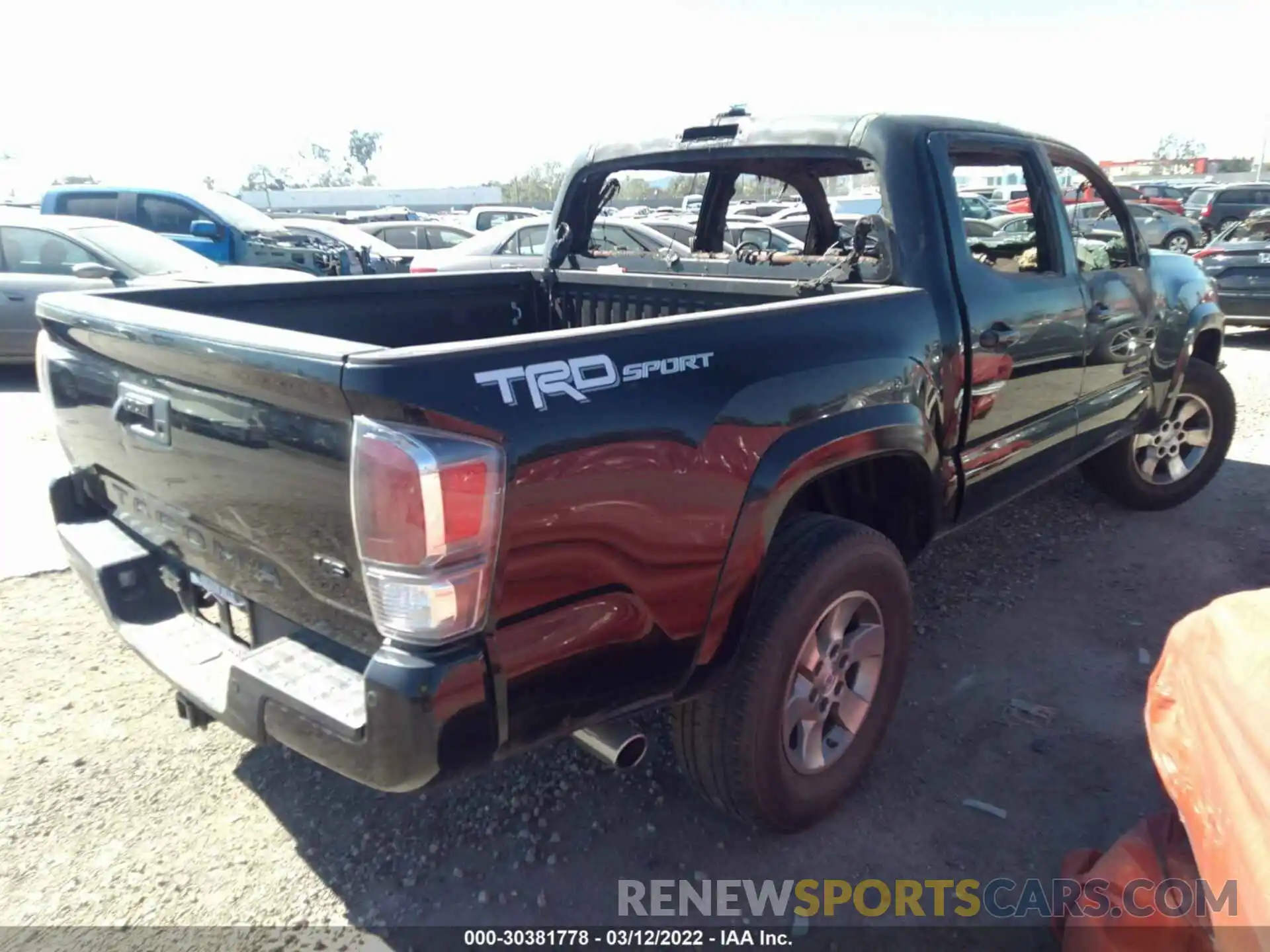 4 Photograph of a damaged car 3TMAZ5CNXLM133672 TOYOTA TACOMA 2WD 2020