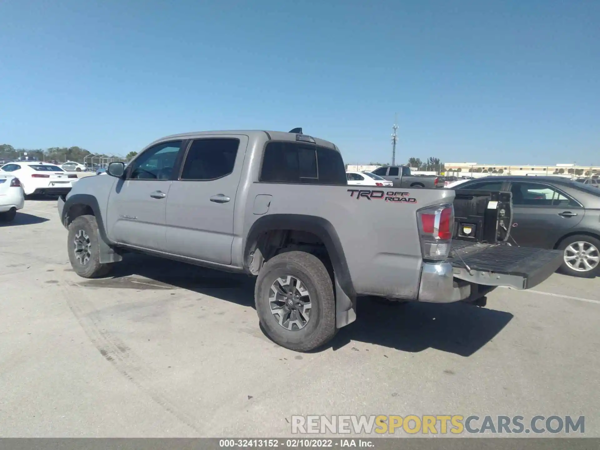 3 Photograph of a damaged car 3TMAZ5CNXLM134093 TOYOTA TACOMA 2WD 2020