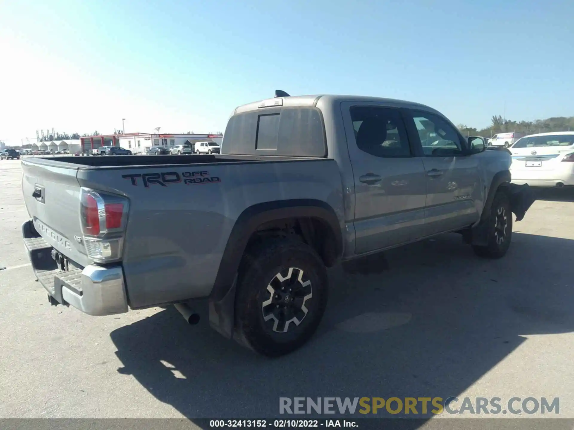 4 Photograph of a damaged car 3TMAZ5CNXLM134093 TOYOTA TACOMA 2WD 2020