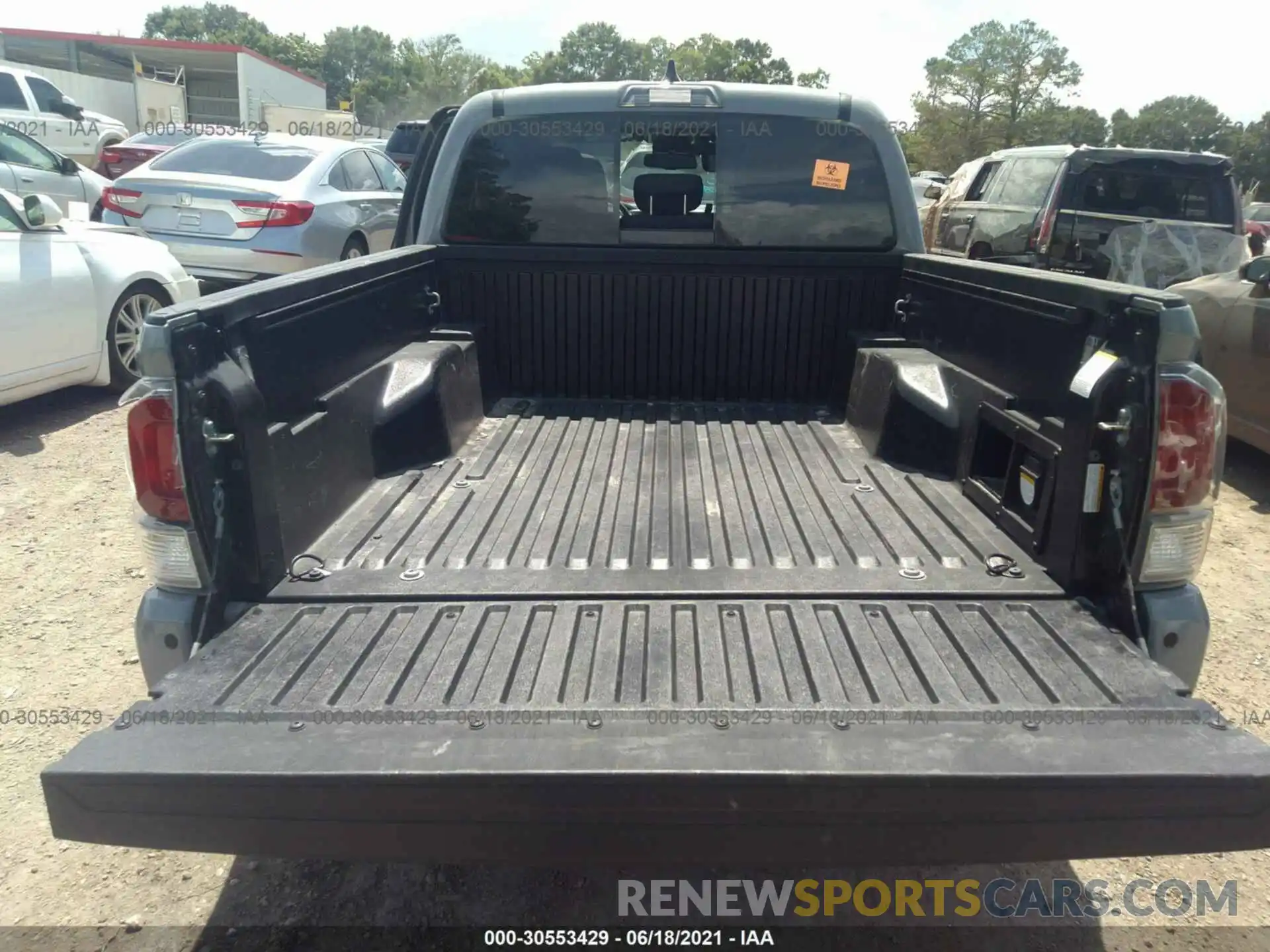 8 Photograph of a damaged car 3TMAZ5CNXLM134658 TOYOTA TACOMA 2WD 2020