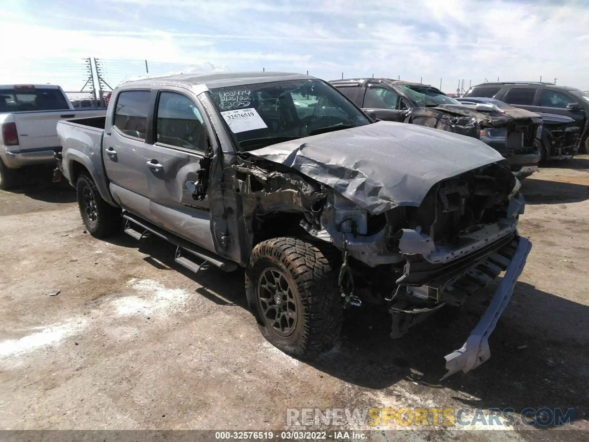 1 Photograph of a damaged car 3TMAZ5CNXLM136071 TOYOTA TACOMA 2WD 2020