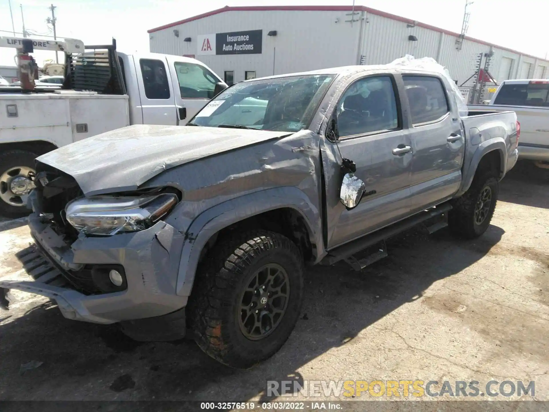 2 Photograph of a damaged car 3TMAZ5CNXLM136071 TOYOTA TACOMA 2WD 2020