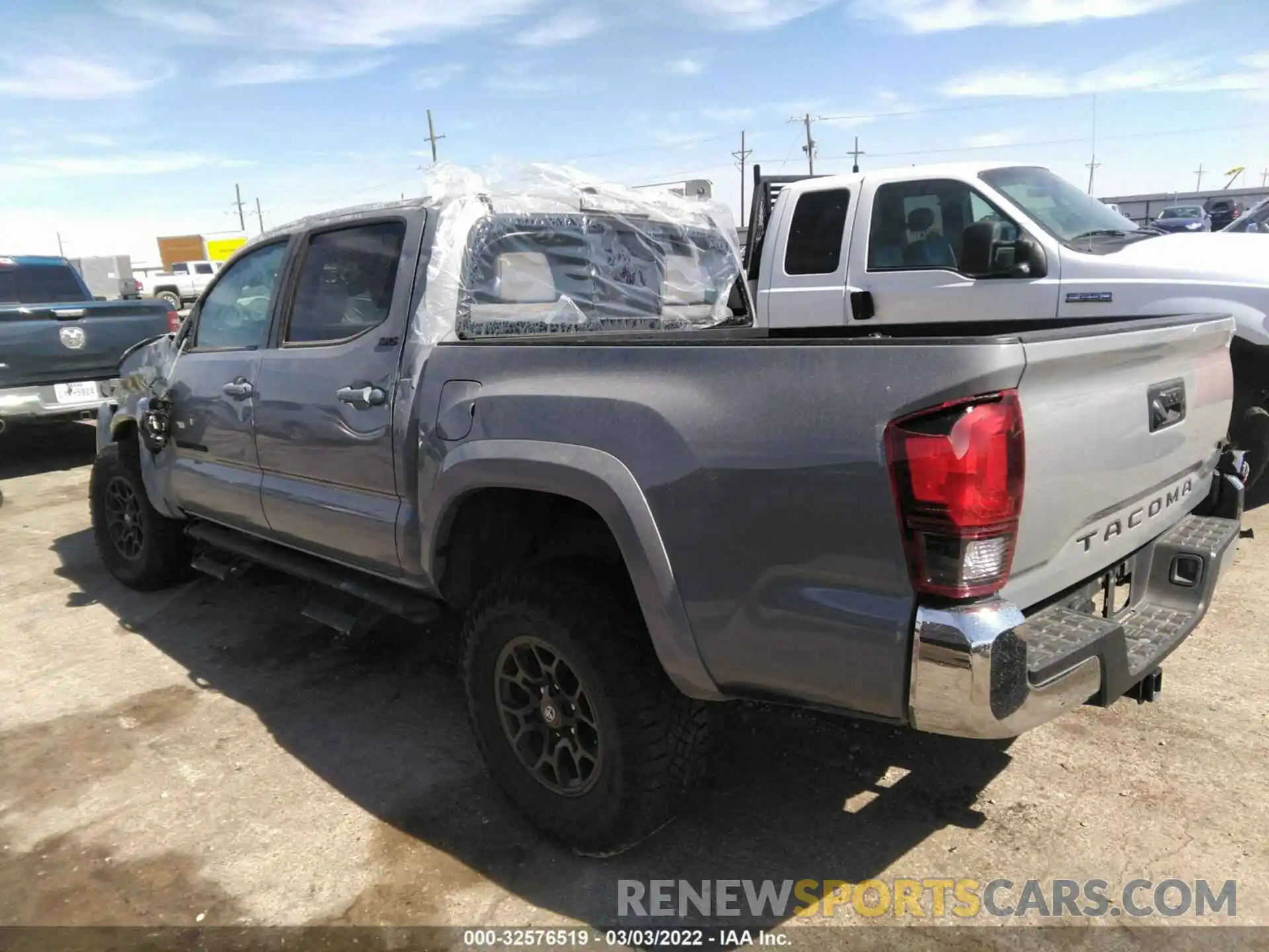 3 Photograph of a damaged car 3TMAZ5CNXLM136071 TOYOTA TACOMA 2WD 2020