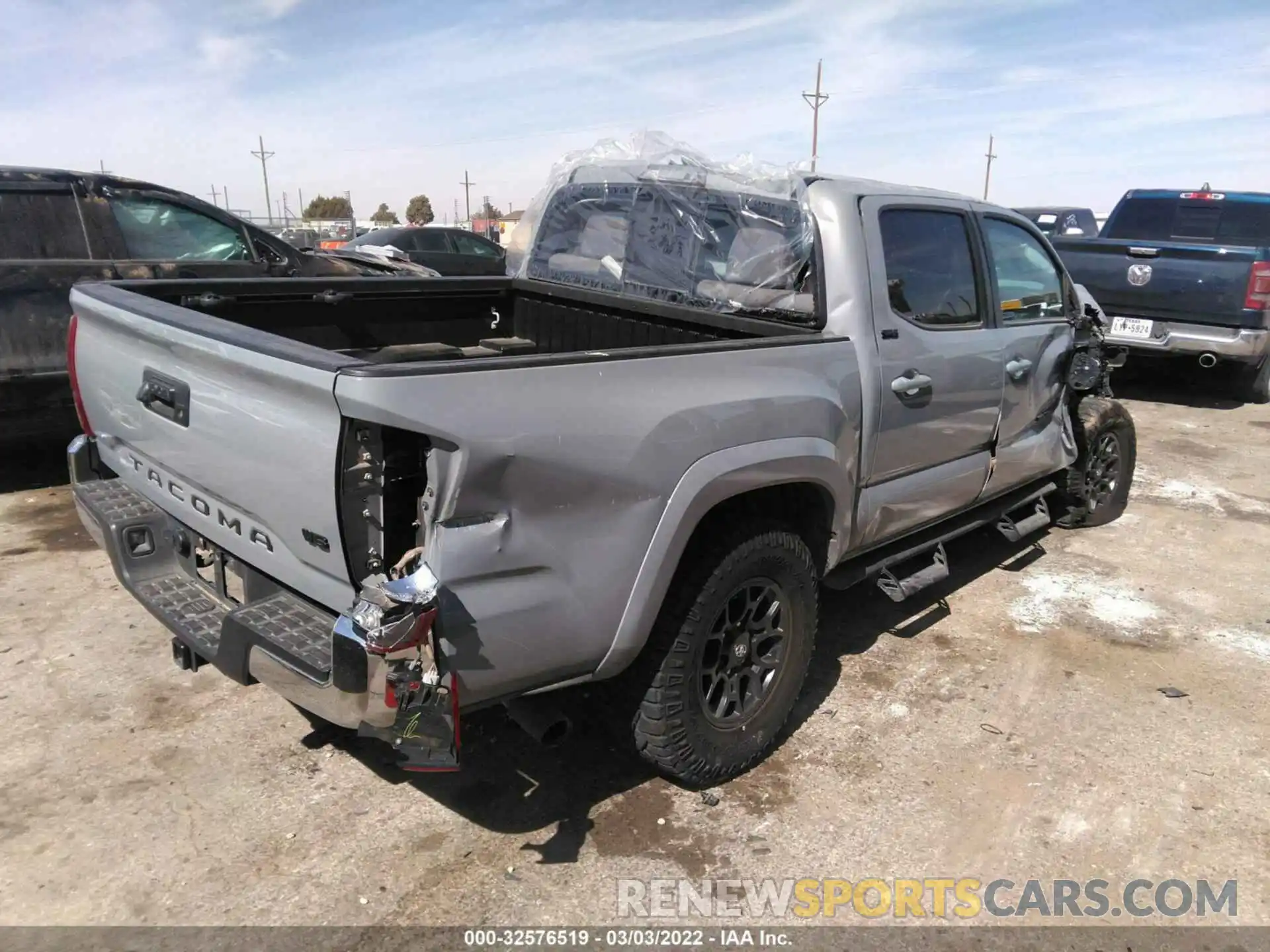 4 Фотография поврежденного автомобиля 3TMAZ5CNXLM136071 TOYOTA TACOMA 2WD 2020