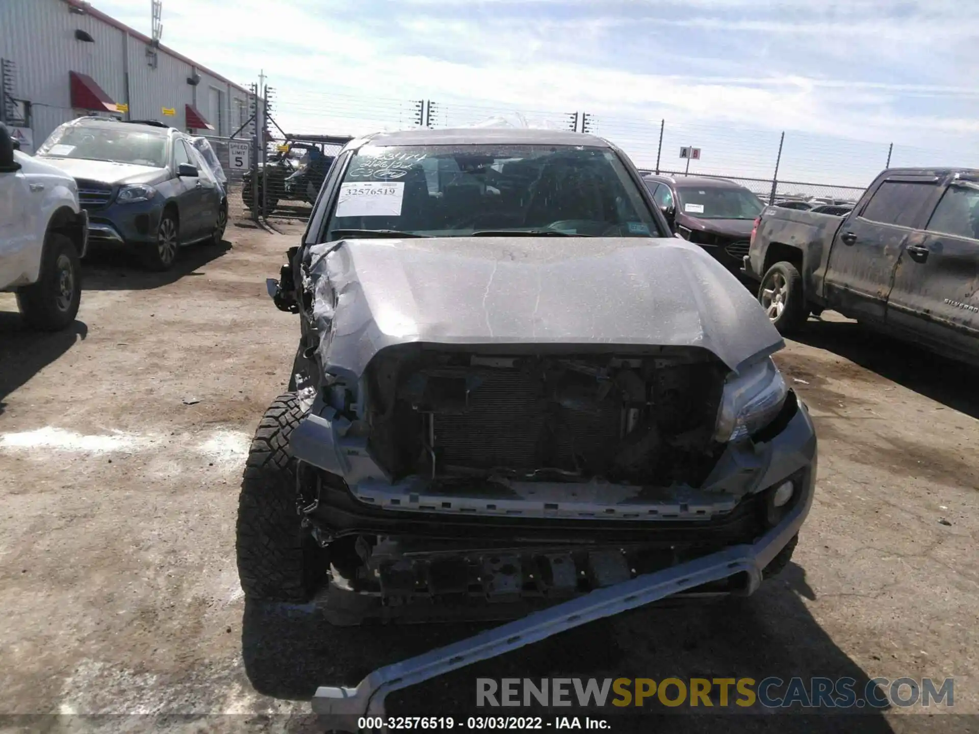 6 Фотография поврежденного автомобиля 3TMAZ5CNXLM136071 TOYOTA TACOMA 2WD 2020