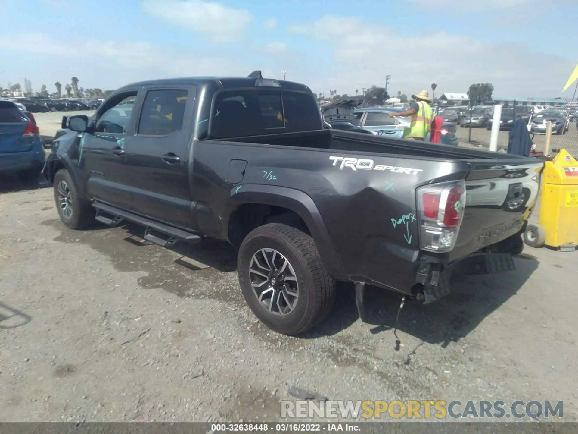 3 Фотография поврежденного автомобиля 3TMBZ5DN1LM024083 TOYOTA TACOMA 2WD 2020