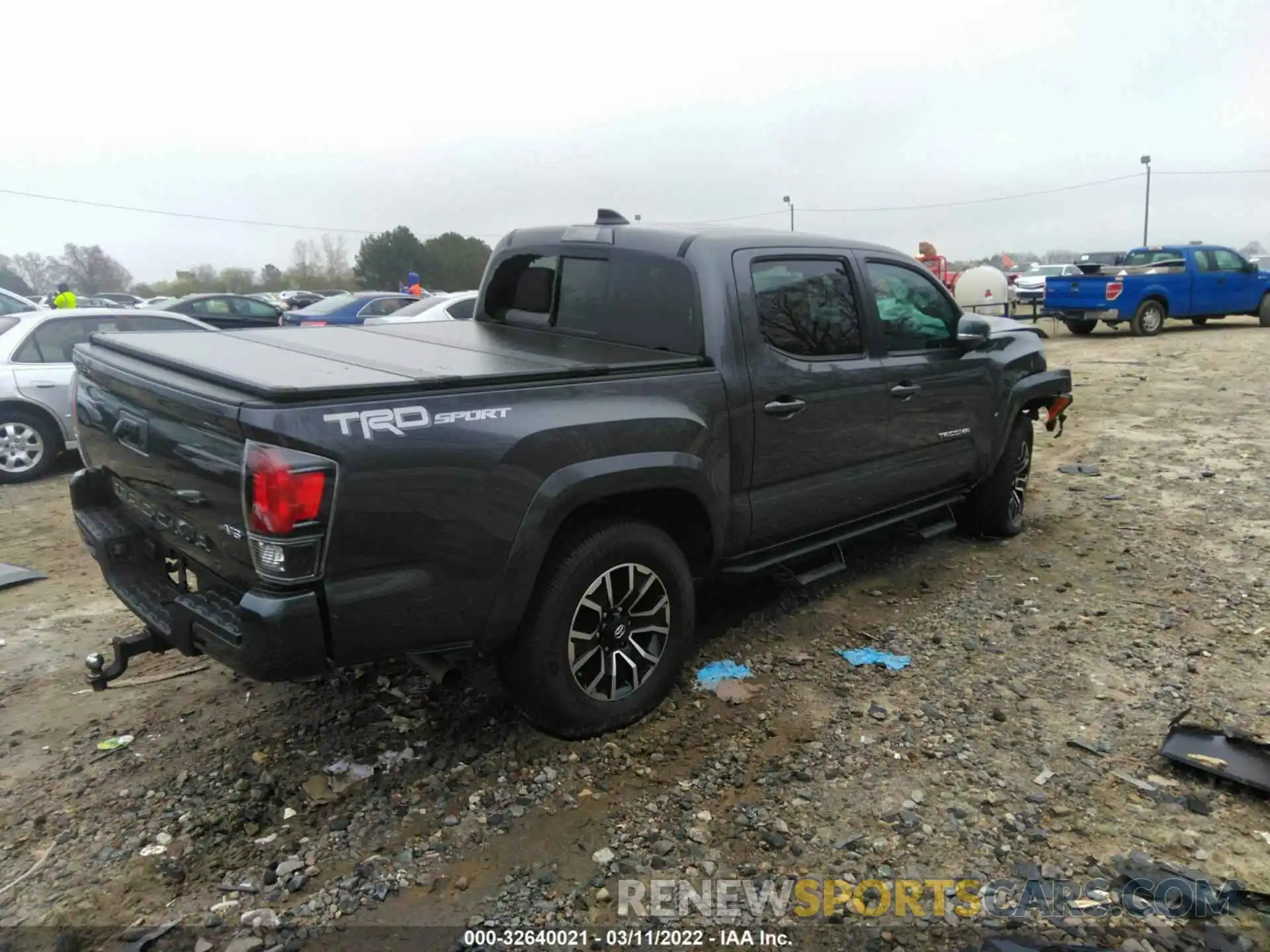 4 Photograph of a damaged car 3TYAZ5CN0LT001671 TOYOTA TACOMA 2WD 2020