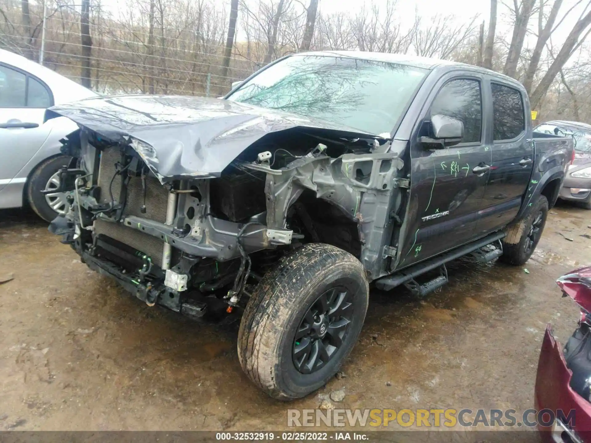 2 Photograph of a damaged car 3TYAZ5CN1LT001677 TOYOTA TACOMA 2WD 2020