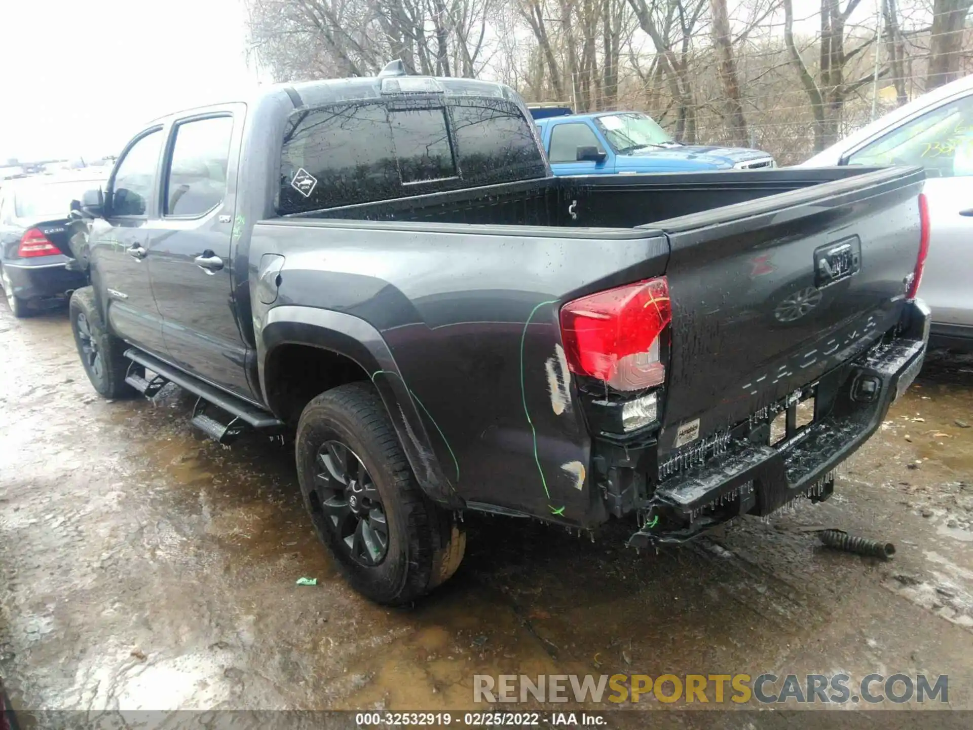 3 Photograph of a damaged car 3TYAZ5CN1LT001677 TOYOTA TACOMA 2WD 2020