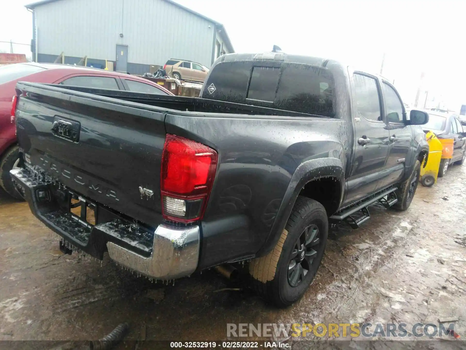 4 Photograph of a damaged car 3TYAZ5CN1LT001677 TOYOTA TACOMA 2WD 2020