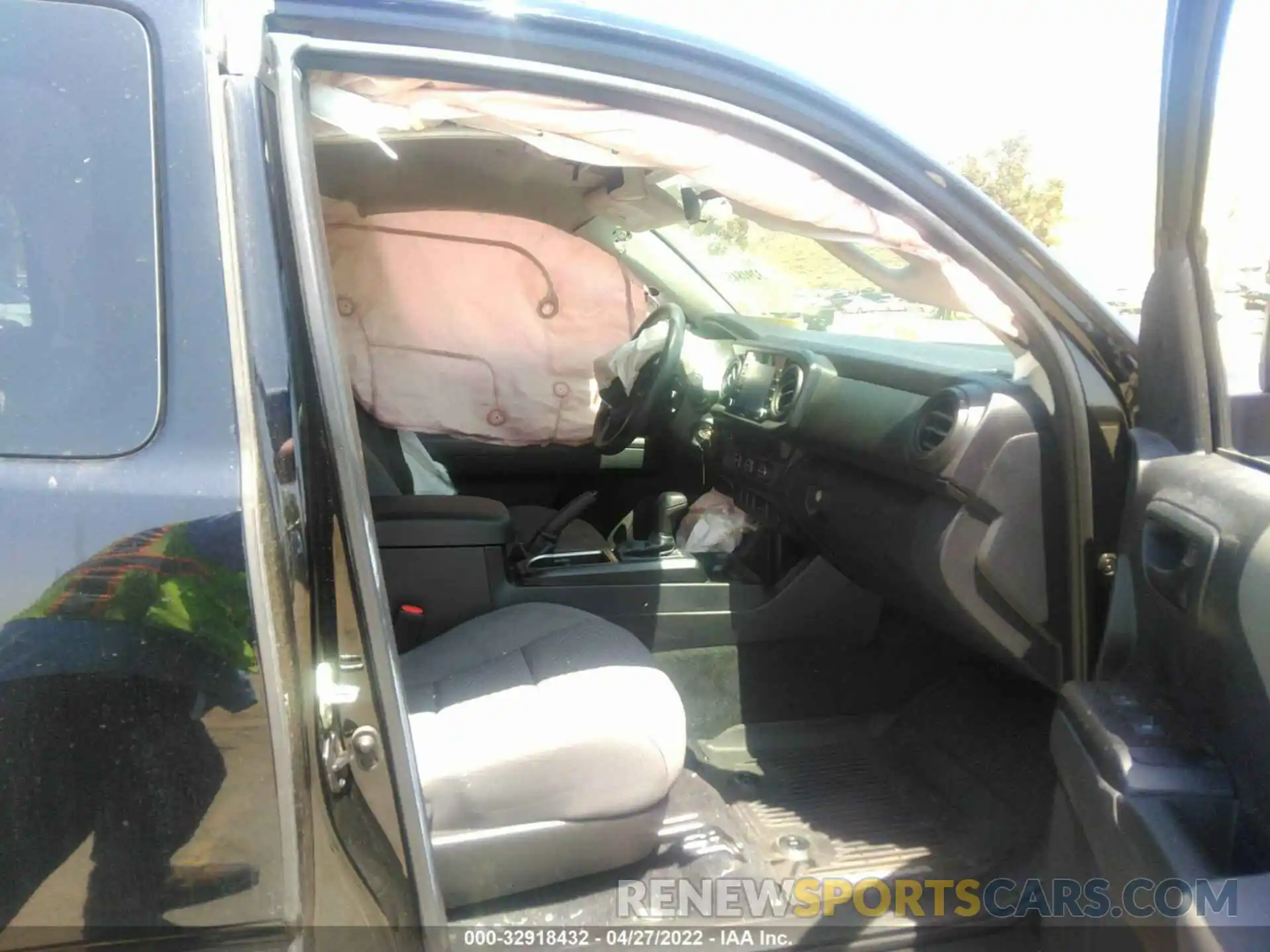 5 Photograph of a damaged car 3TYRX5GN0LT000894 TOYOTA TACOMA 2WD 2020