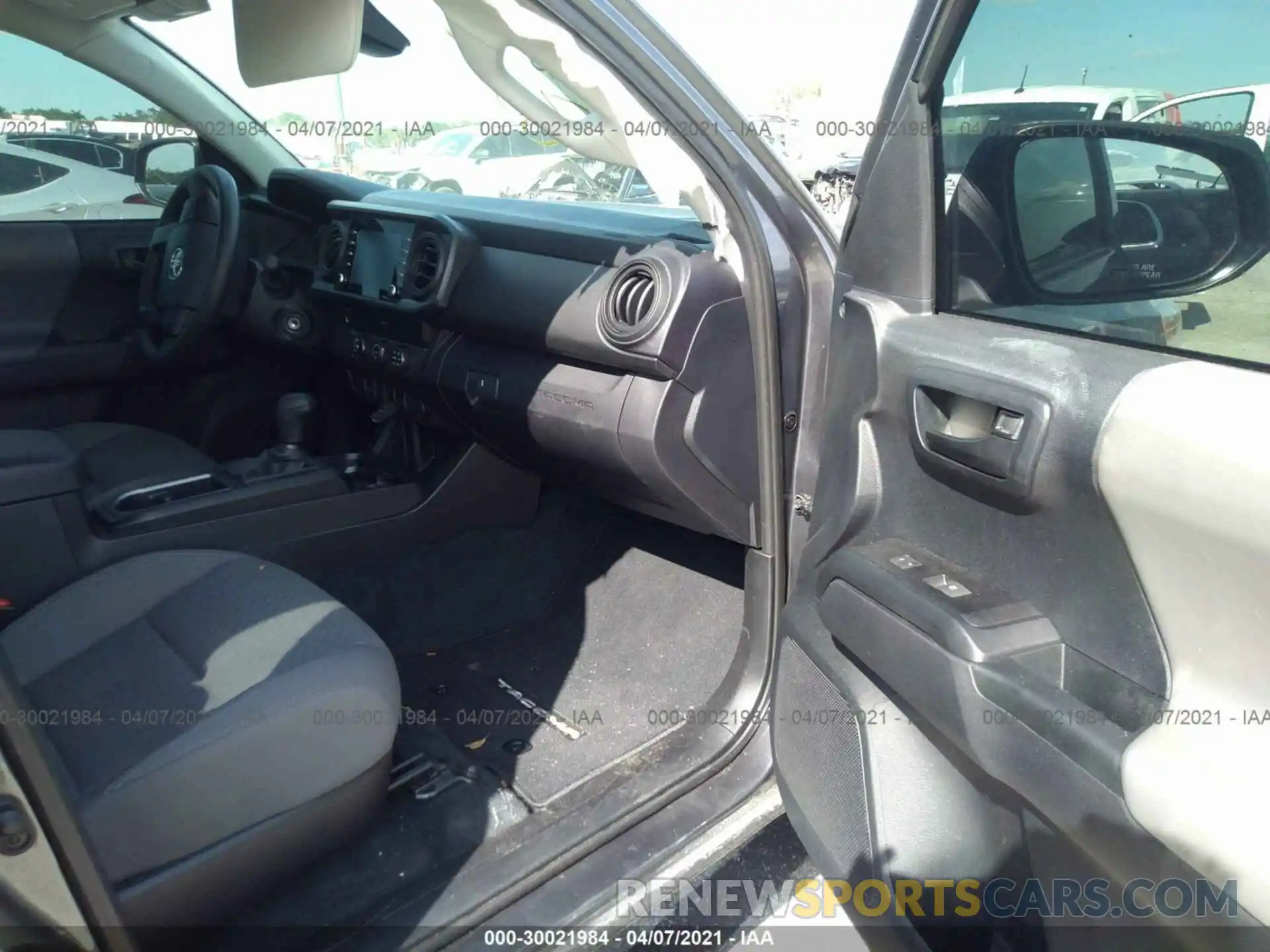 5 Photograph of a damaged car 3TYRX5GN1LT003643 TOYOTA TACOMA 2WD 2020