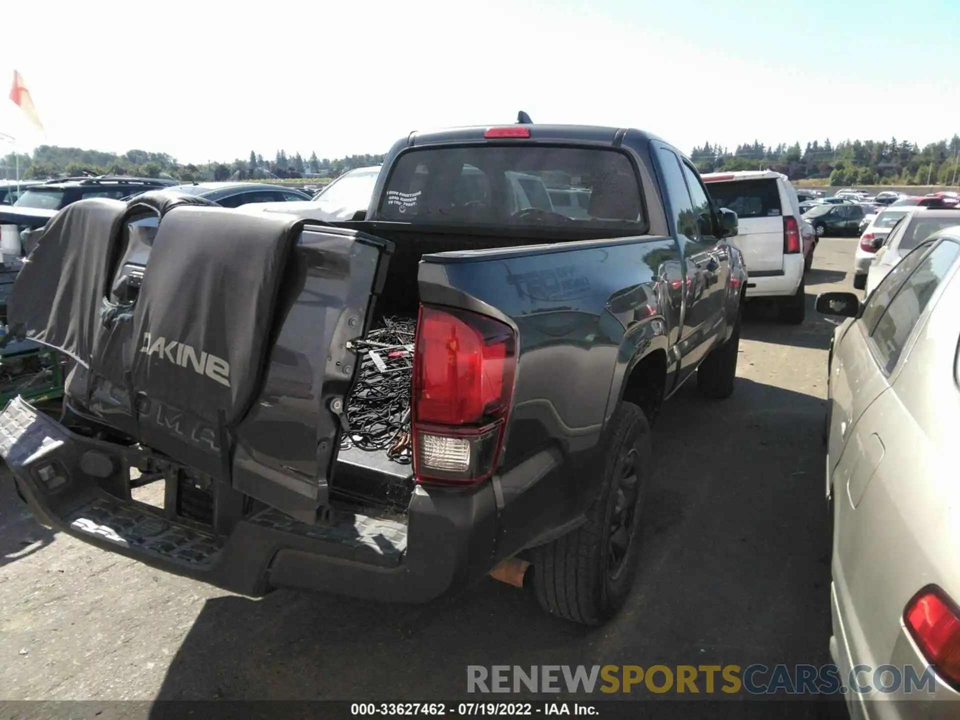 4 Photograph of a damaged car 3TYRX5GNXLT002295 TOYOTA TACOMA 2WD 2020