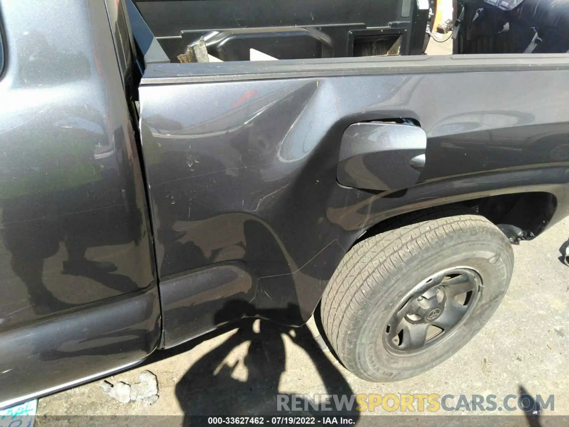 6 Photograph of a damaged car 3TYRX5GNXLT002295 TOYOTA TACOMA 2WD 2020