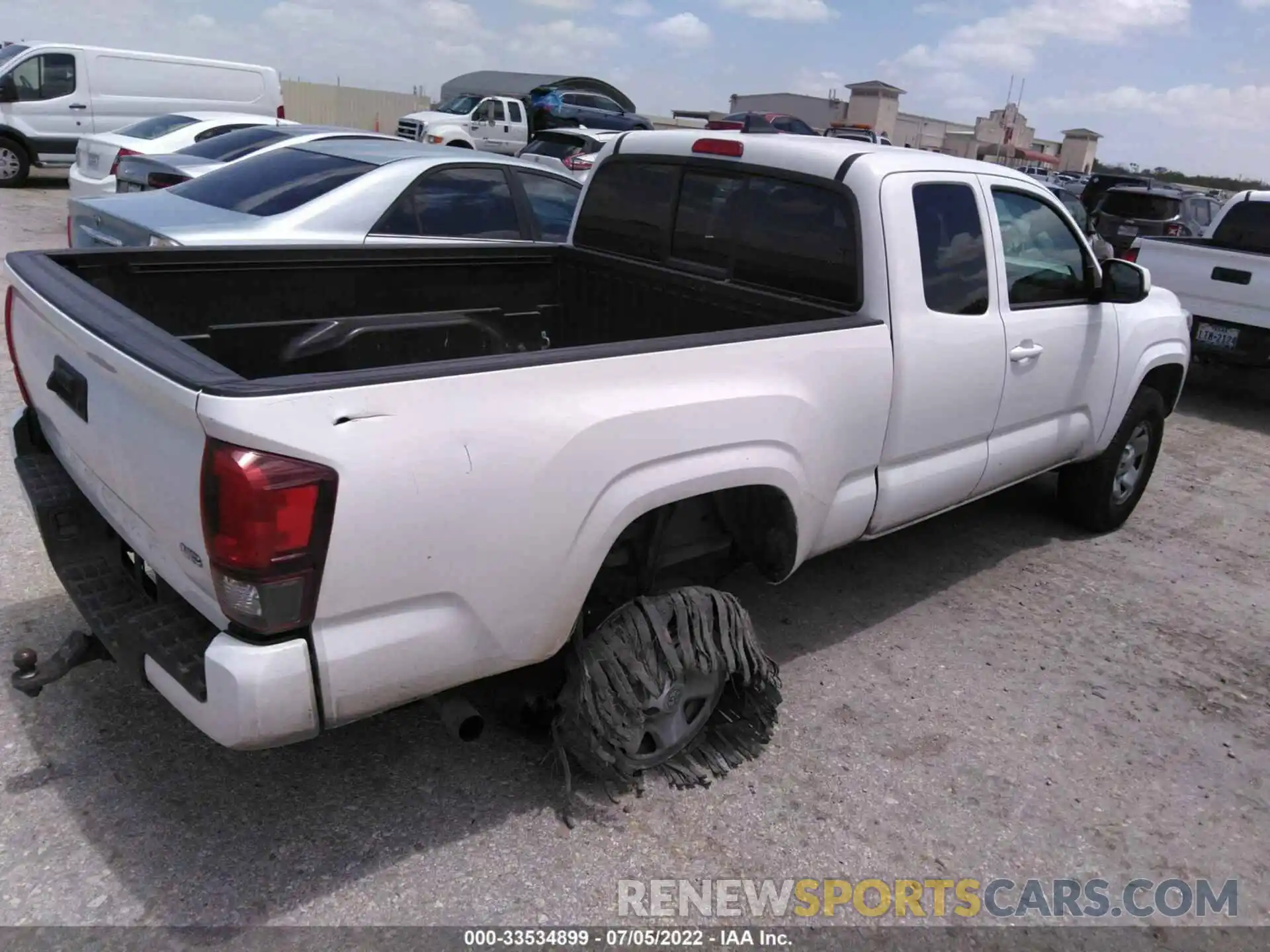 4 Photograph of a damaged car 3TYRZ5CN0LT001768 TOYOTA TACOMA 2WD 2020