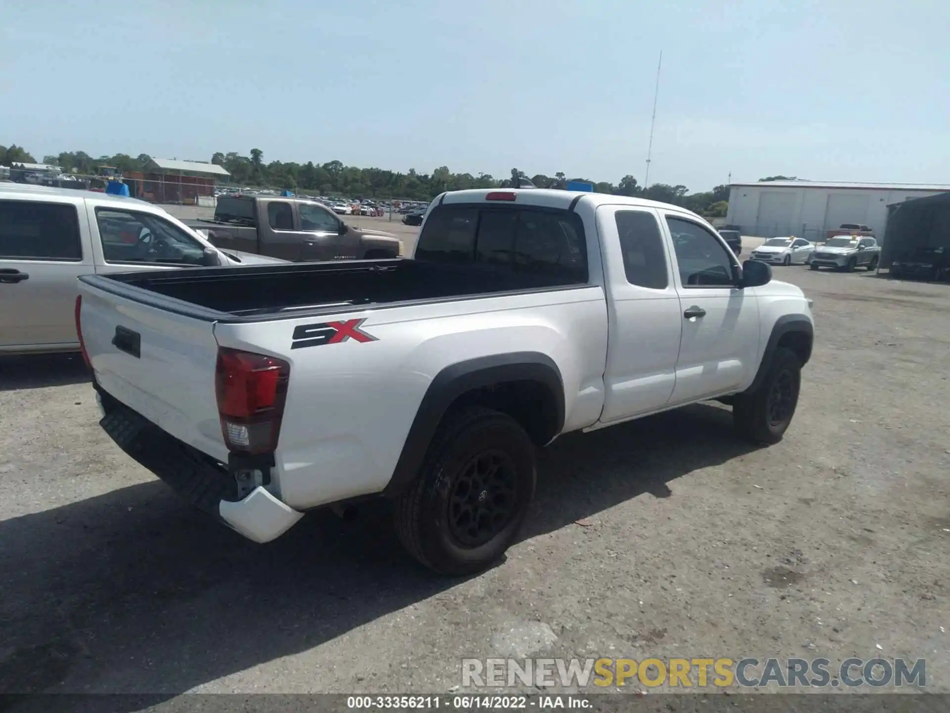 4 Photograph of a damaged car 3TYRZ5CN8LT001940 TOYOTA TACOMA 2WD 2020