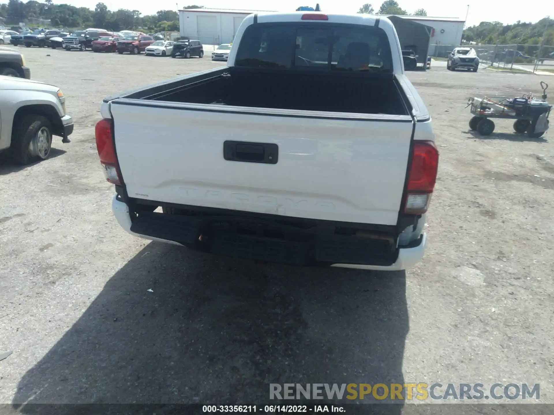 6 Photograph of a damaged car 3TYRZ5CN8LT001940 TOYOTA TACOMA 2WD 2020