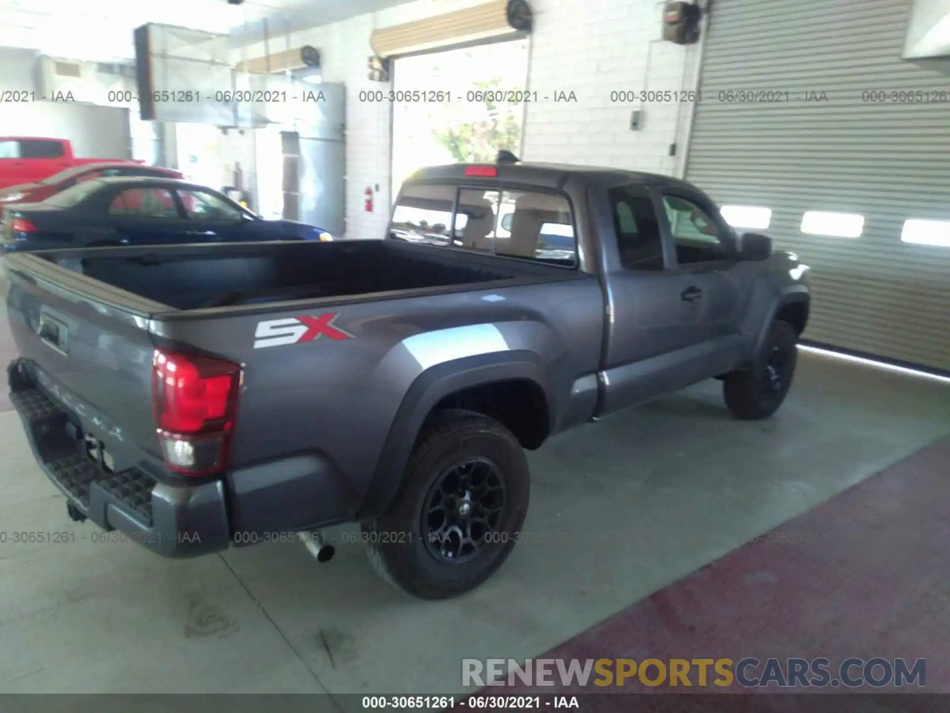 4 Photograph of a damaged car 3TYRZ5CN9LT000506 TOYOTA TACOMA 2WD 2020