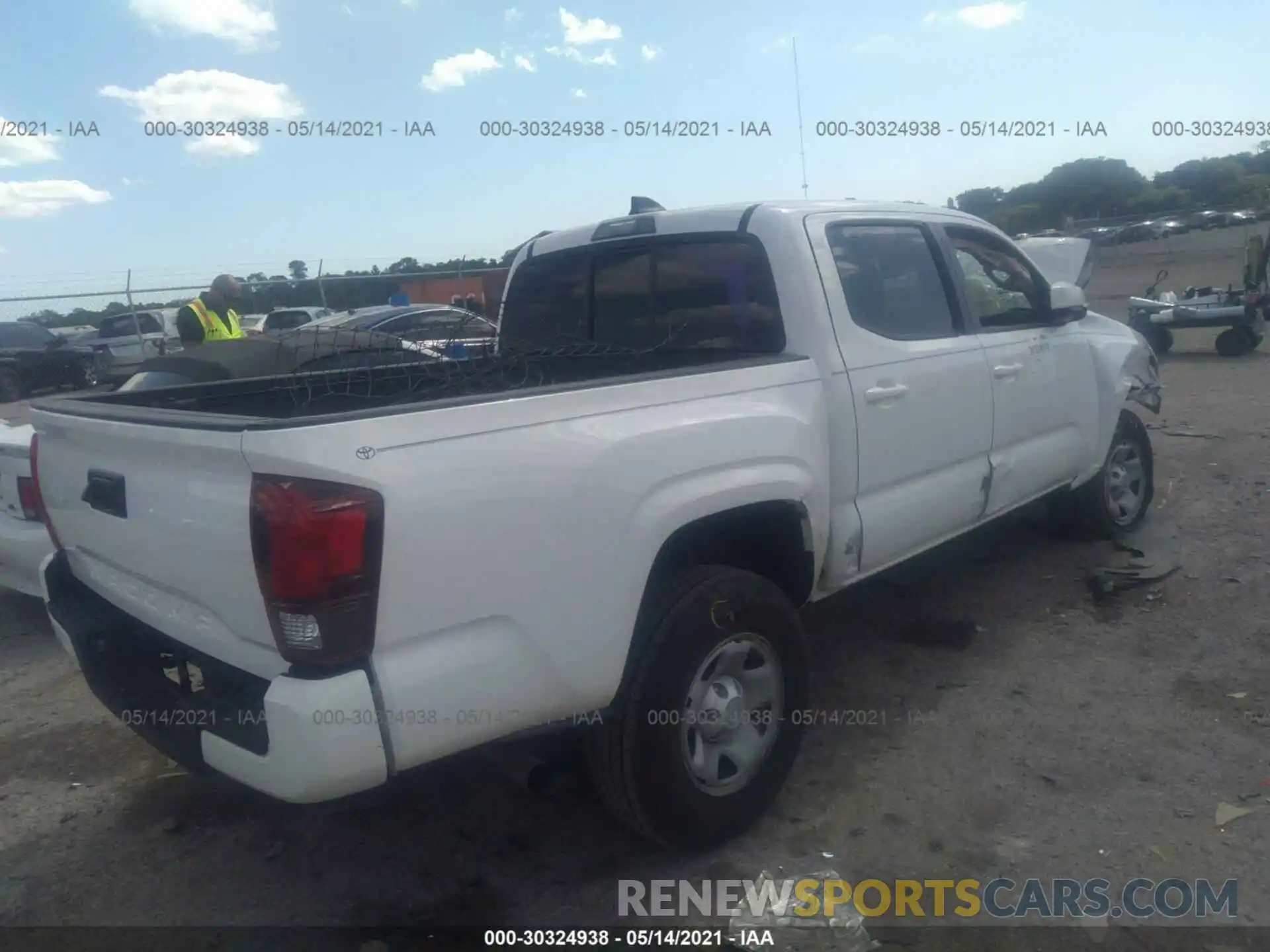 4 Фотография поврежденного автомобиля 5TFAX5GN0LX185239 TOYOTA TACOMA 2WD 2020