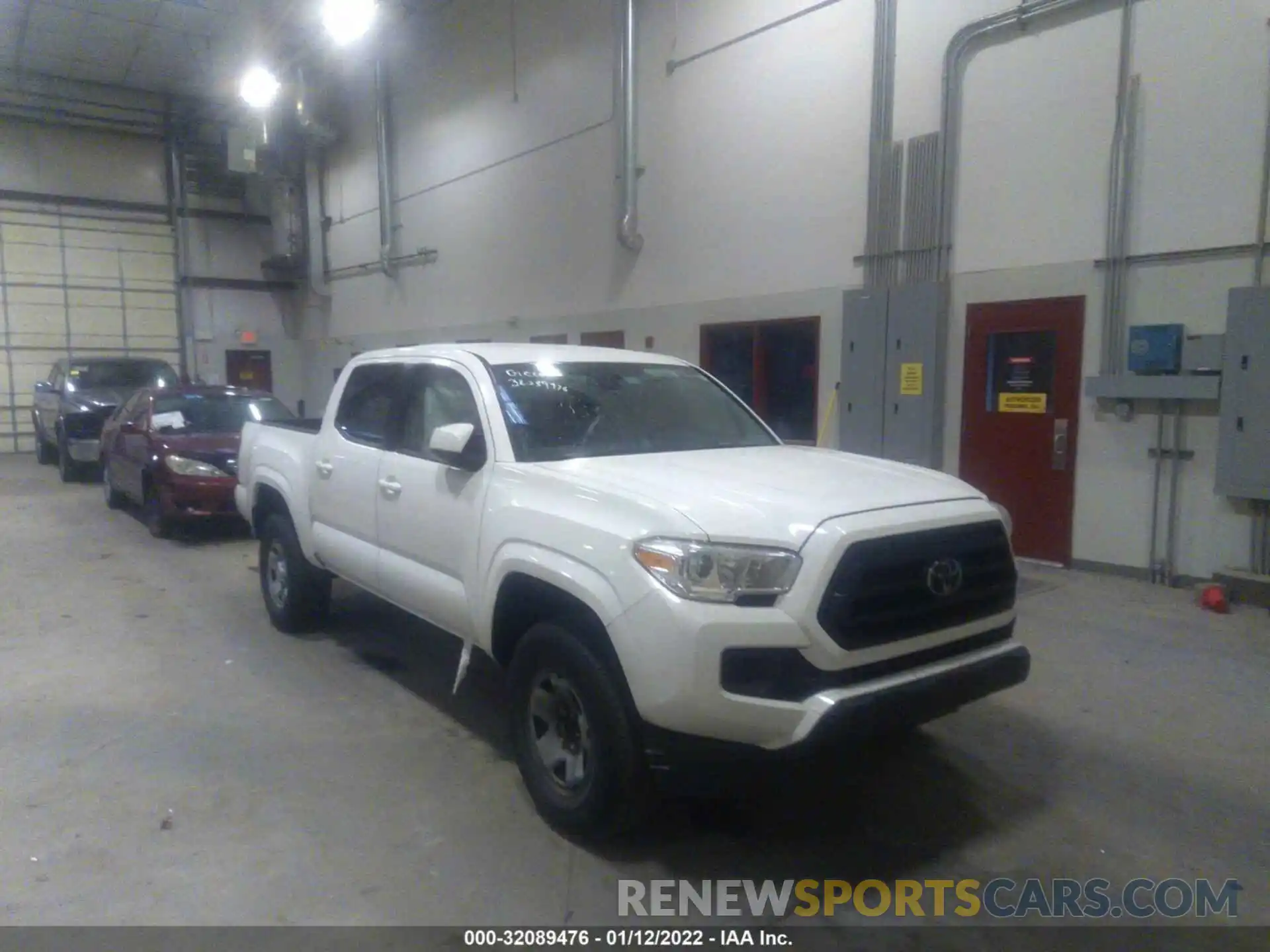 1 Фотография поврежденного автомобиля 5TFAX5GN4LX166838 TOYOTA TACOMA 2WD 2020